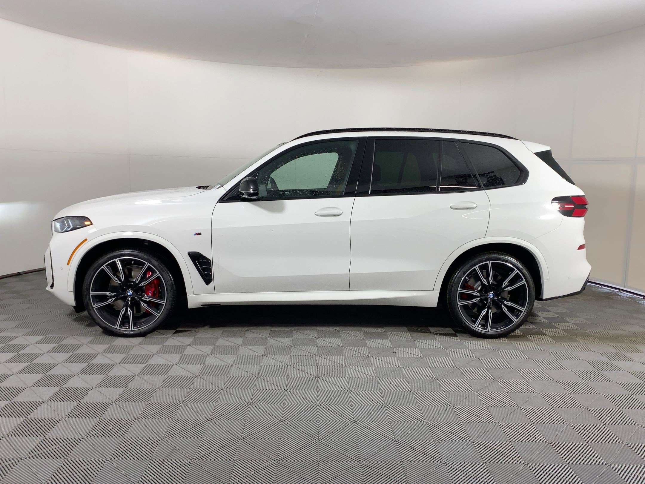 2026 Bmw X5 M60i photo 2