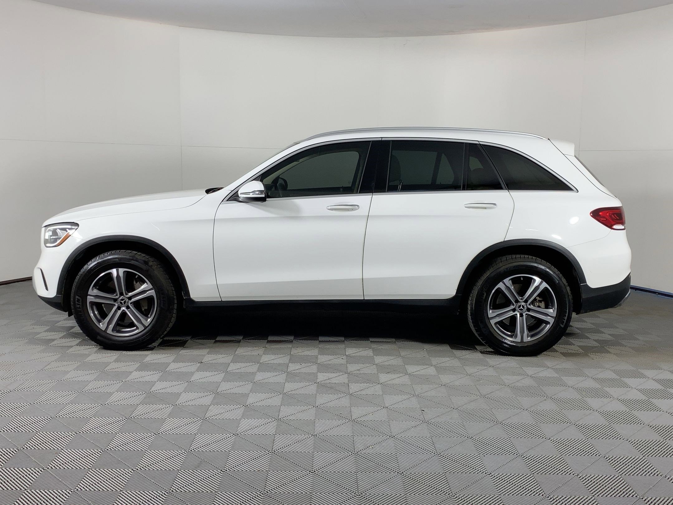2020 Mercedes Benz GLC 300 photo 2