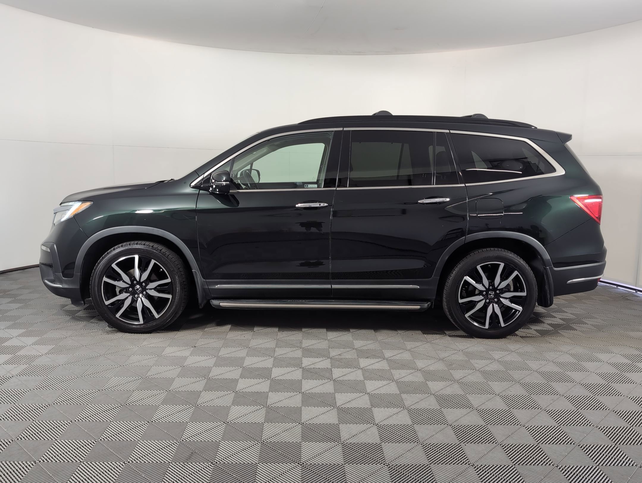 2019 Honda Pilot Elite photo 2