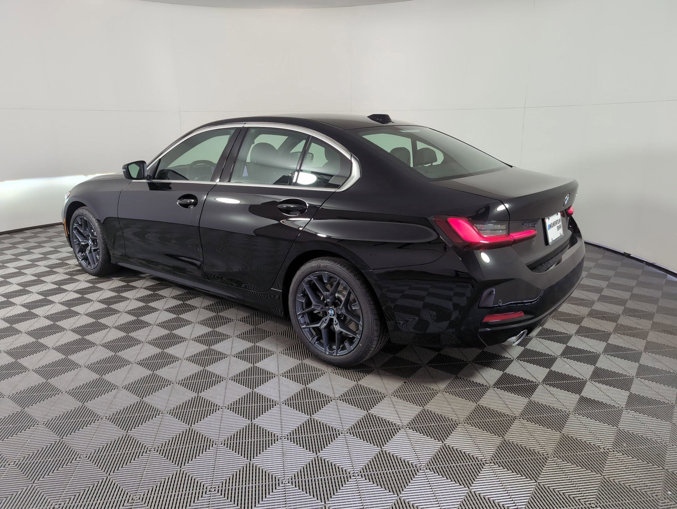 2025 Bmw 330i Sedan photo 3