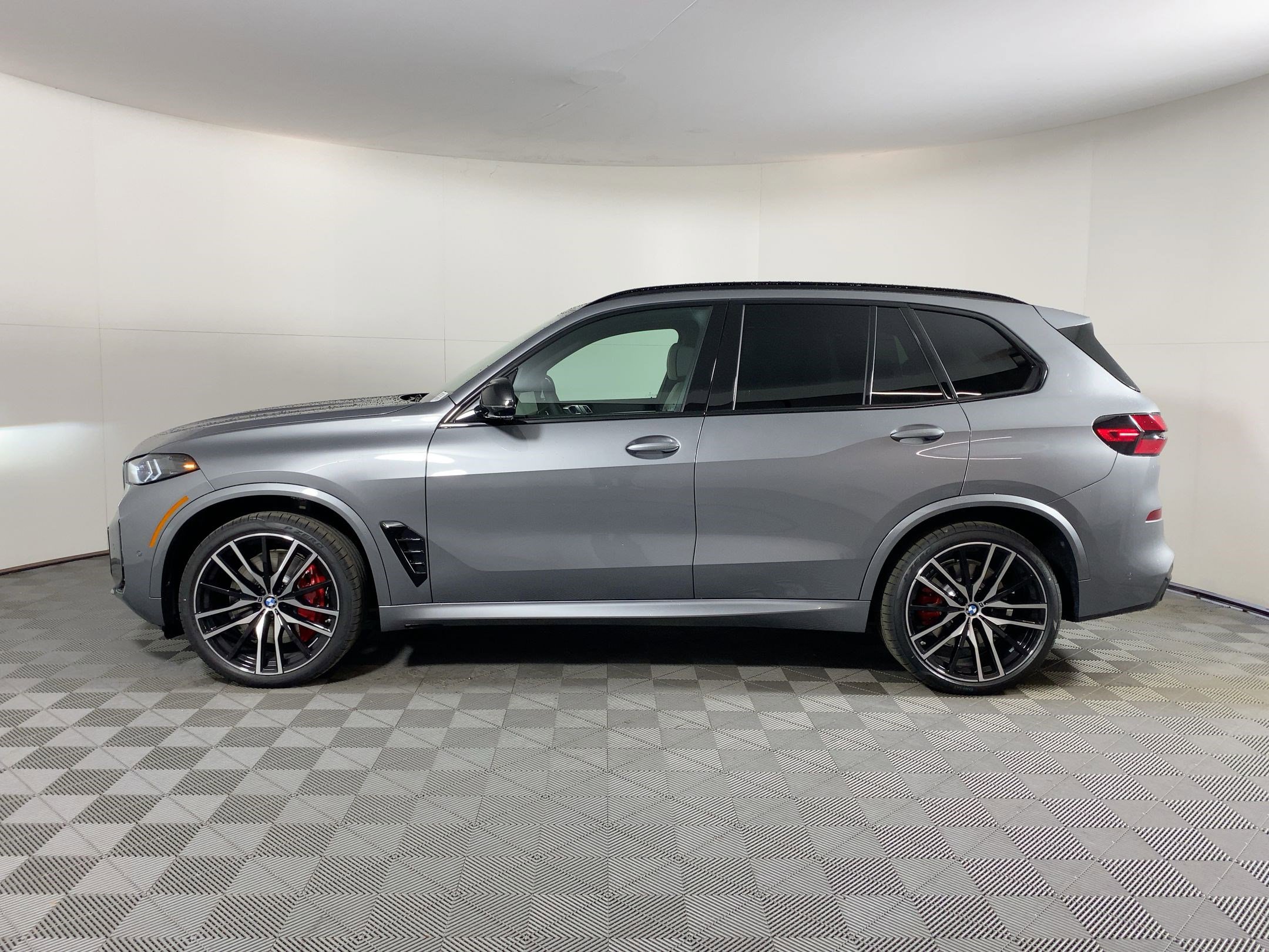 2026 Bmw X5 M60i photo 2
