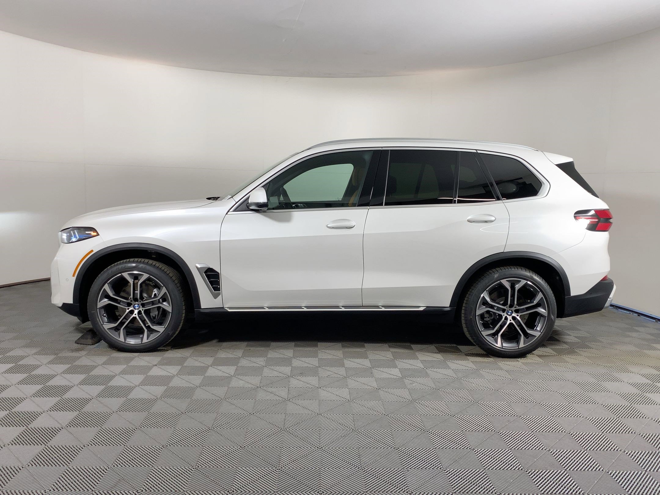 2026 Bmw X5 sDrive40i photo 2
