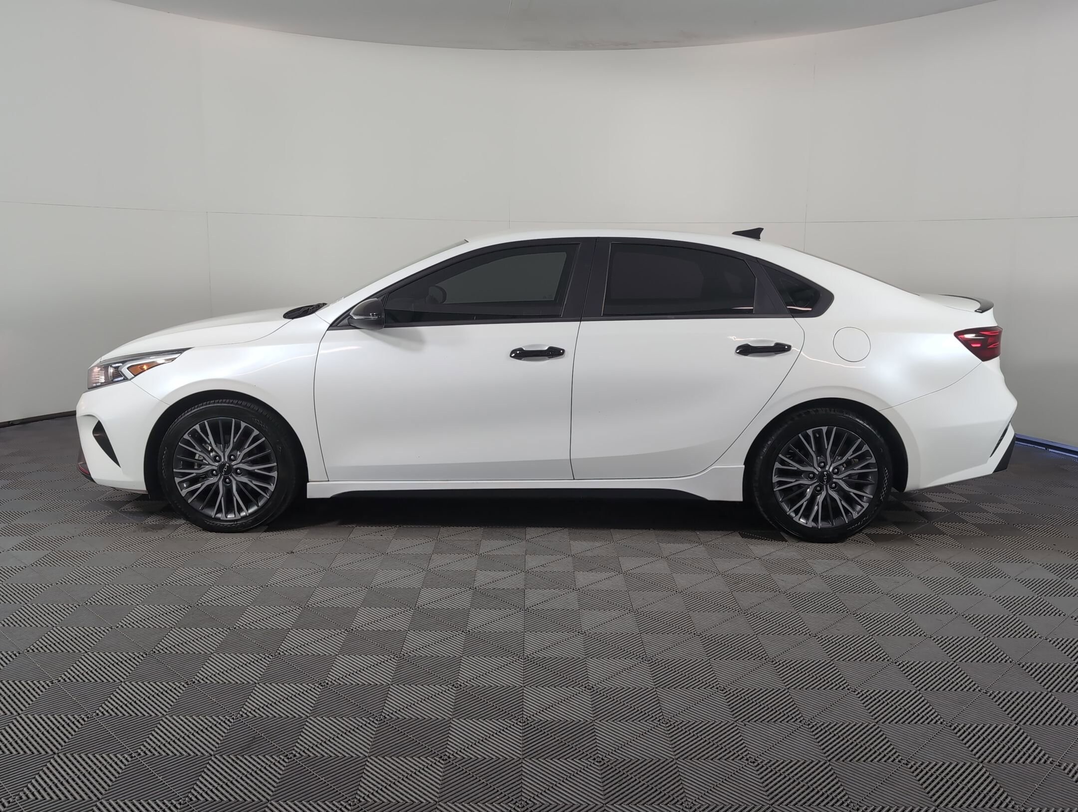 2022 Kia Forte GT-Line photo 2