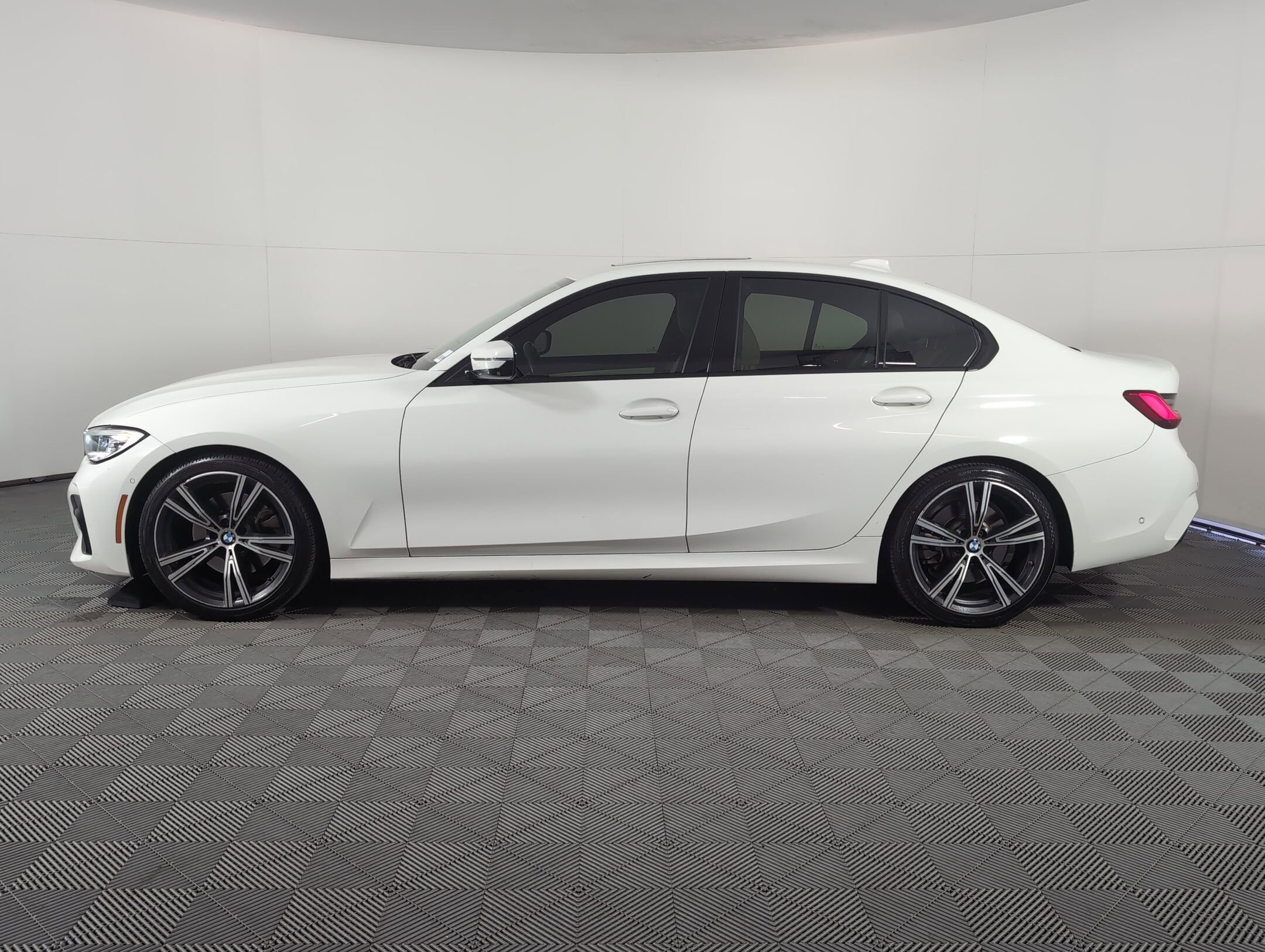 2019 Bmw 330i Sedan photo 2