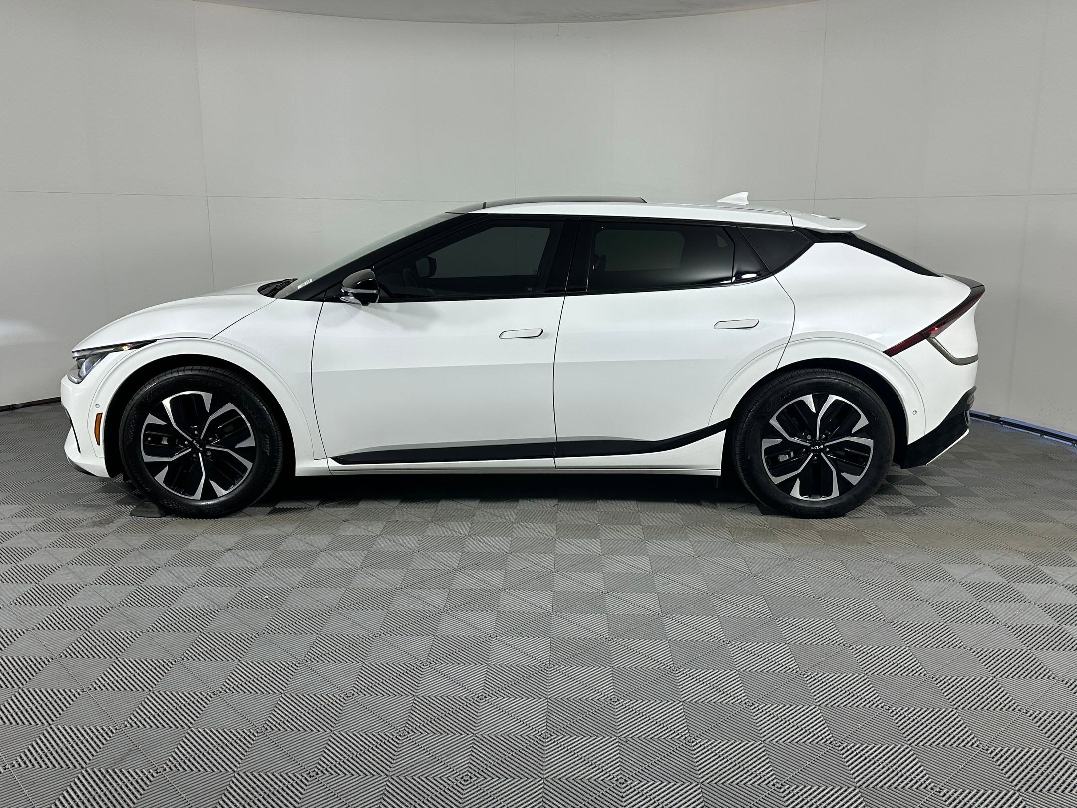 Used 2023 Kia EV6 GT-Line with VIN KNDC44LA9P5100978 for sale in Houston, TX