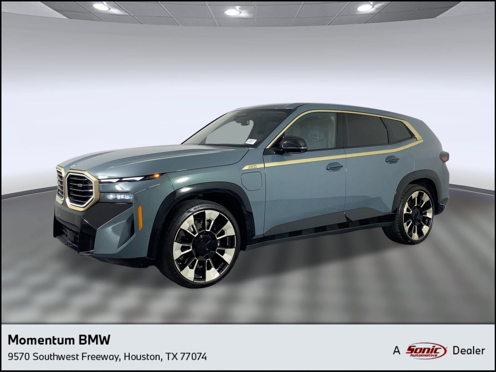 2023 BMW XM Base's photo