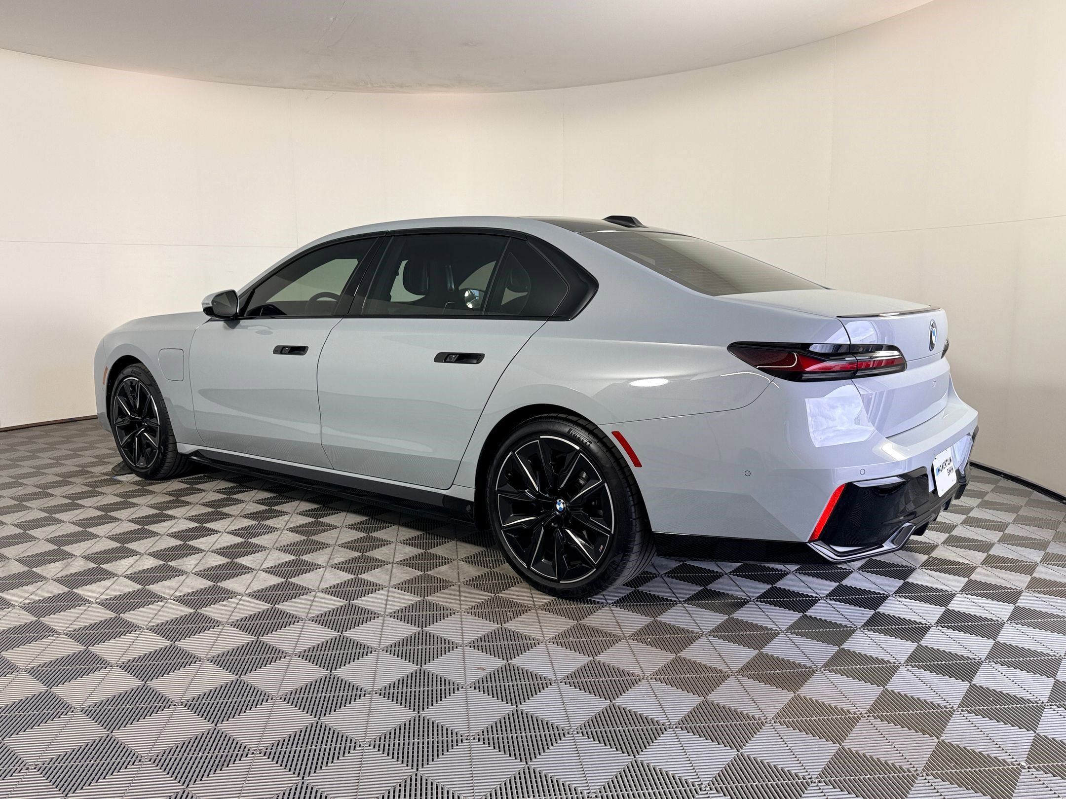 2025 Bmw 750e photo 3