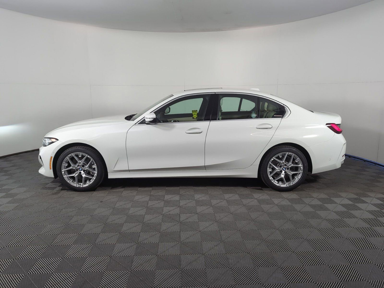 2025 Bmw 330i photo 2