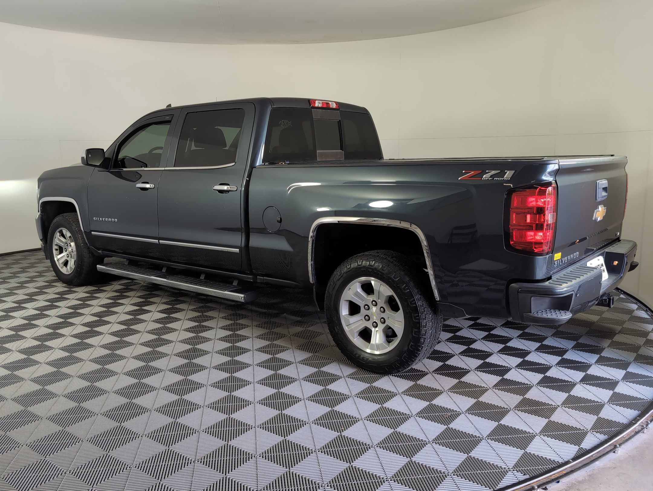 2018 Chevrolet Silverado 1500 LTZ photo 3