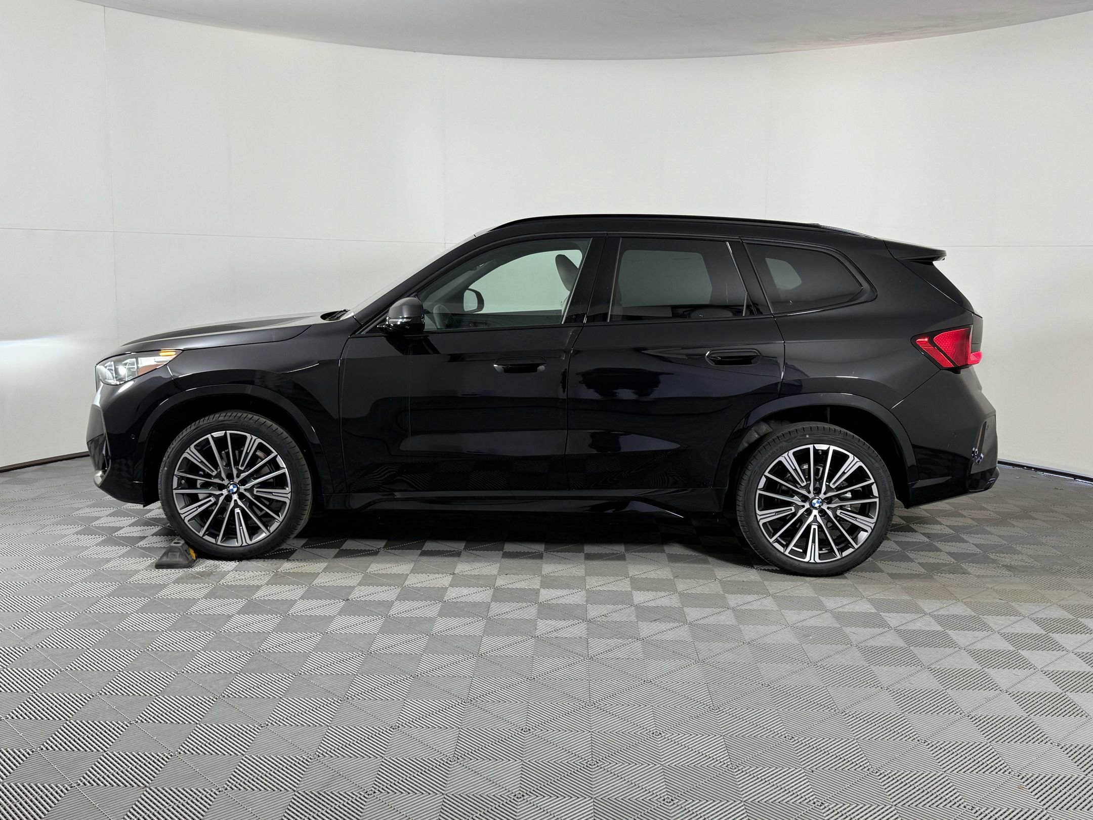 2025 Bmw X1 XDrive28i photo 2