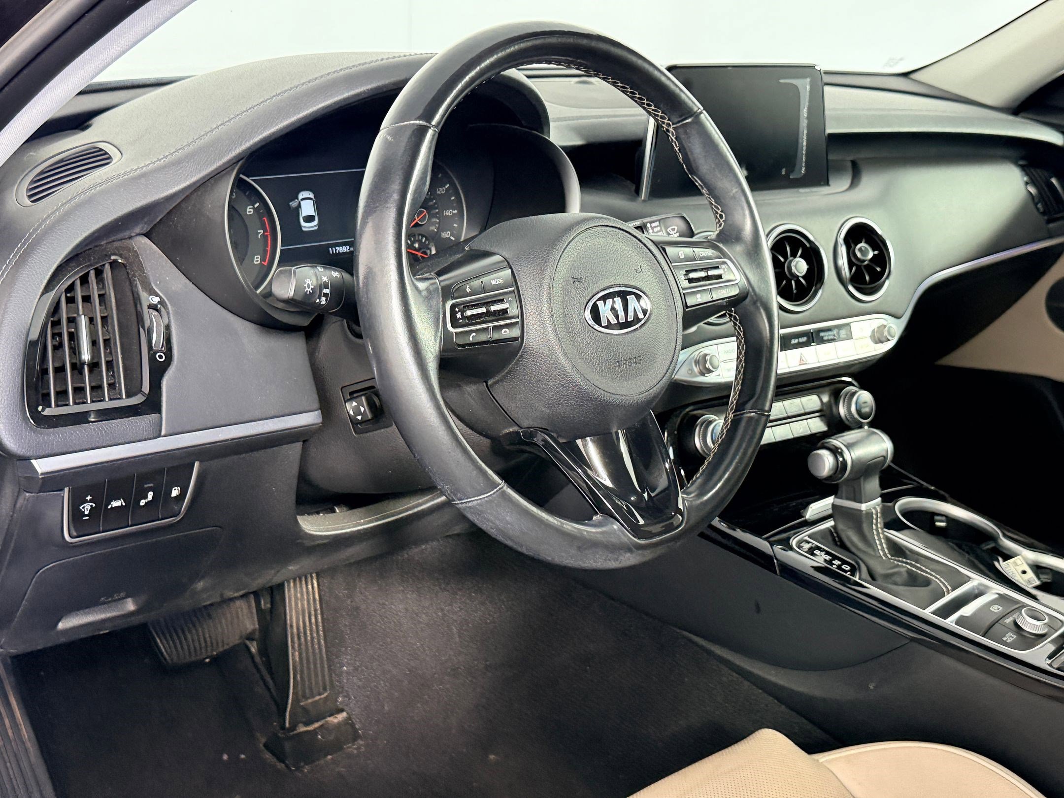 2019 Kia Stinger Premium photo 4