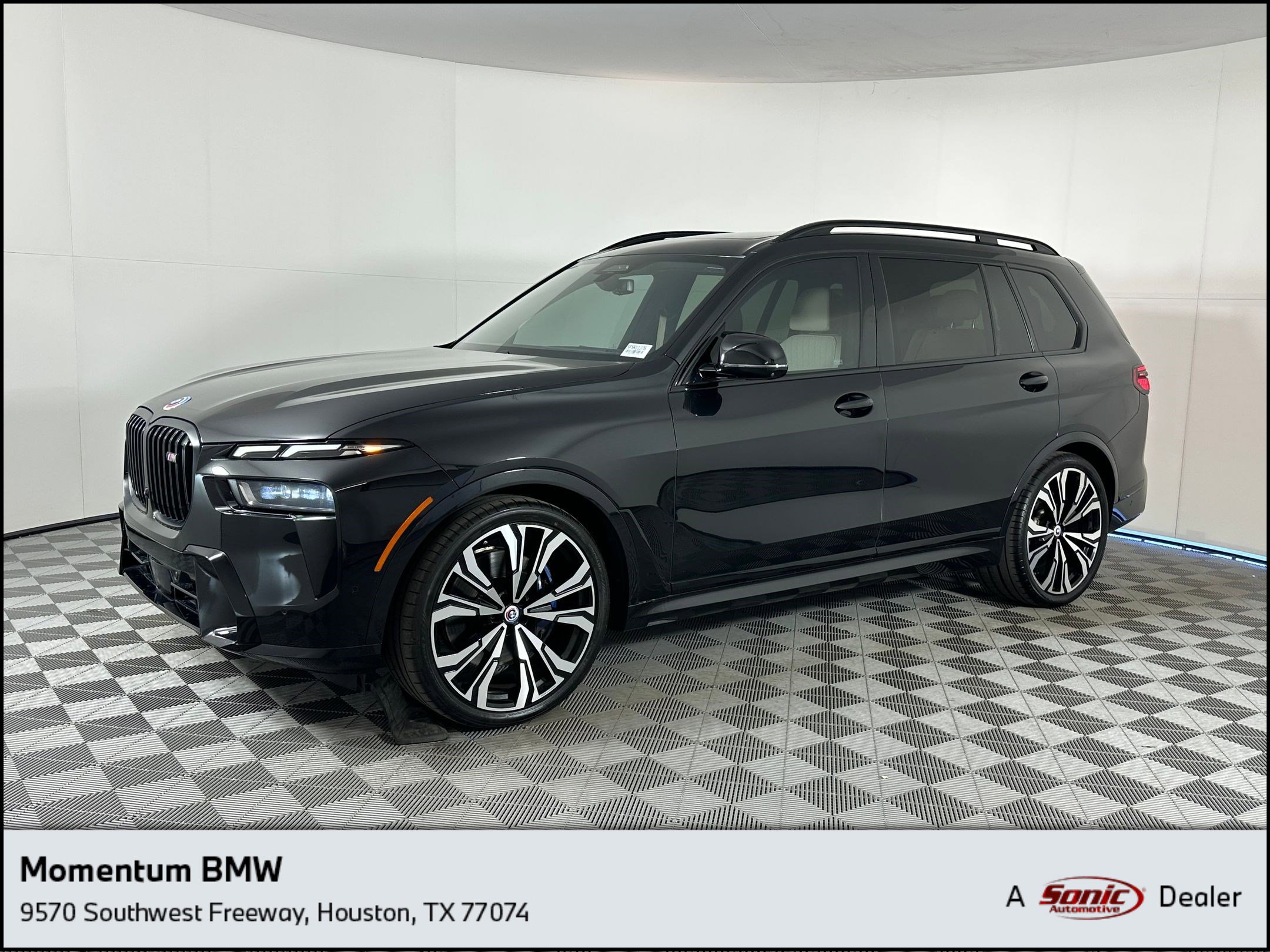 2023 BMW X7 M60i's photo