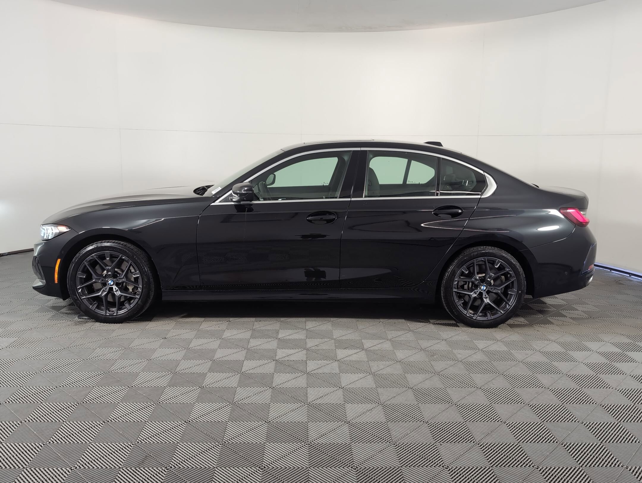 2025 Bmw 330i photo 2