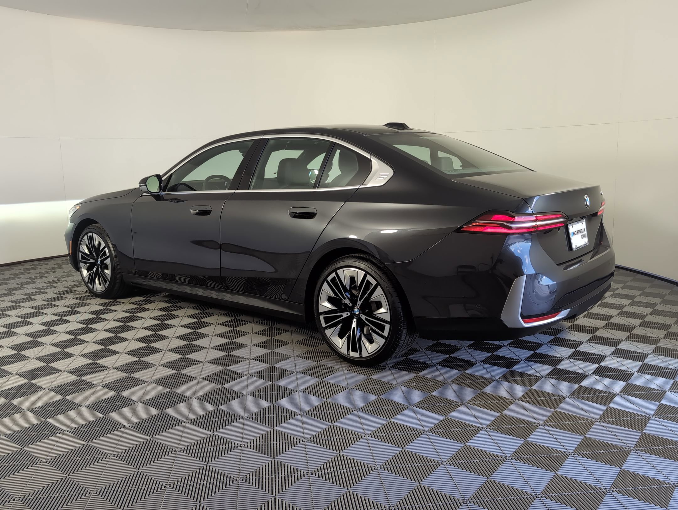 2025 Bmw 530i Sedan 5 photo 3