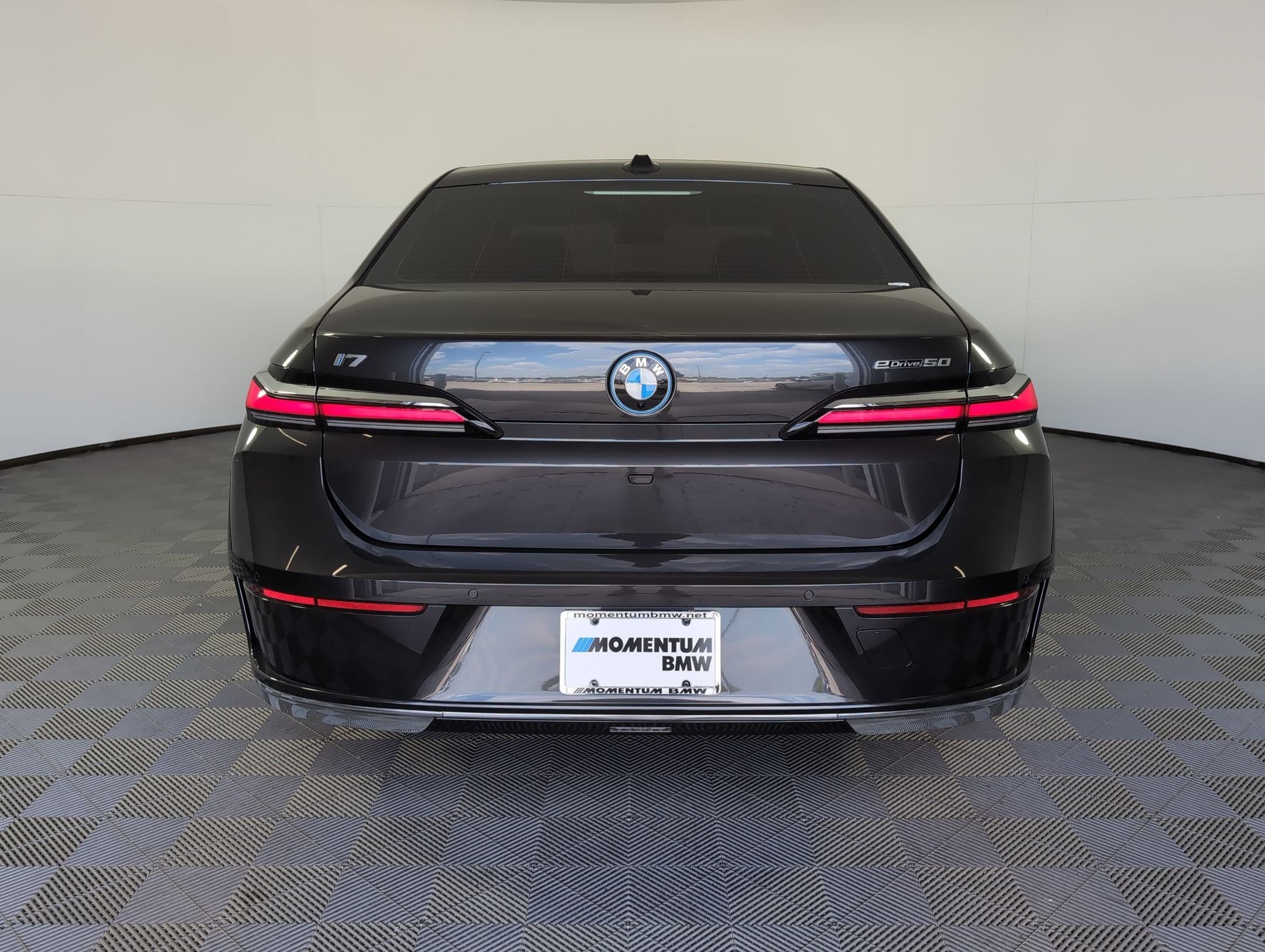 2025 BMW i7 50 - Photo 8