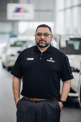 Staff member Edgar Cruz from ID_e6aaefe7f04b