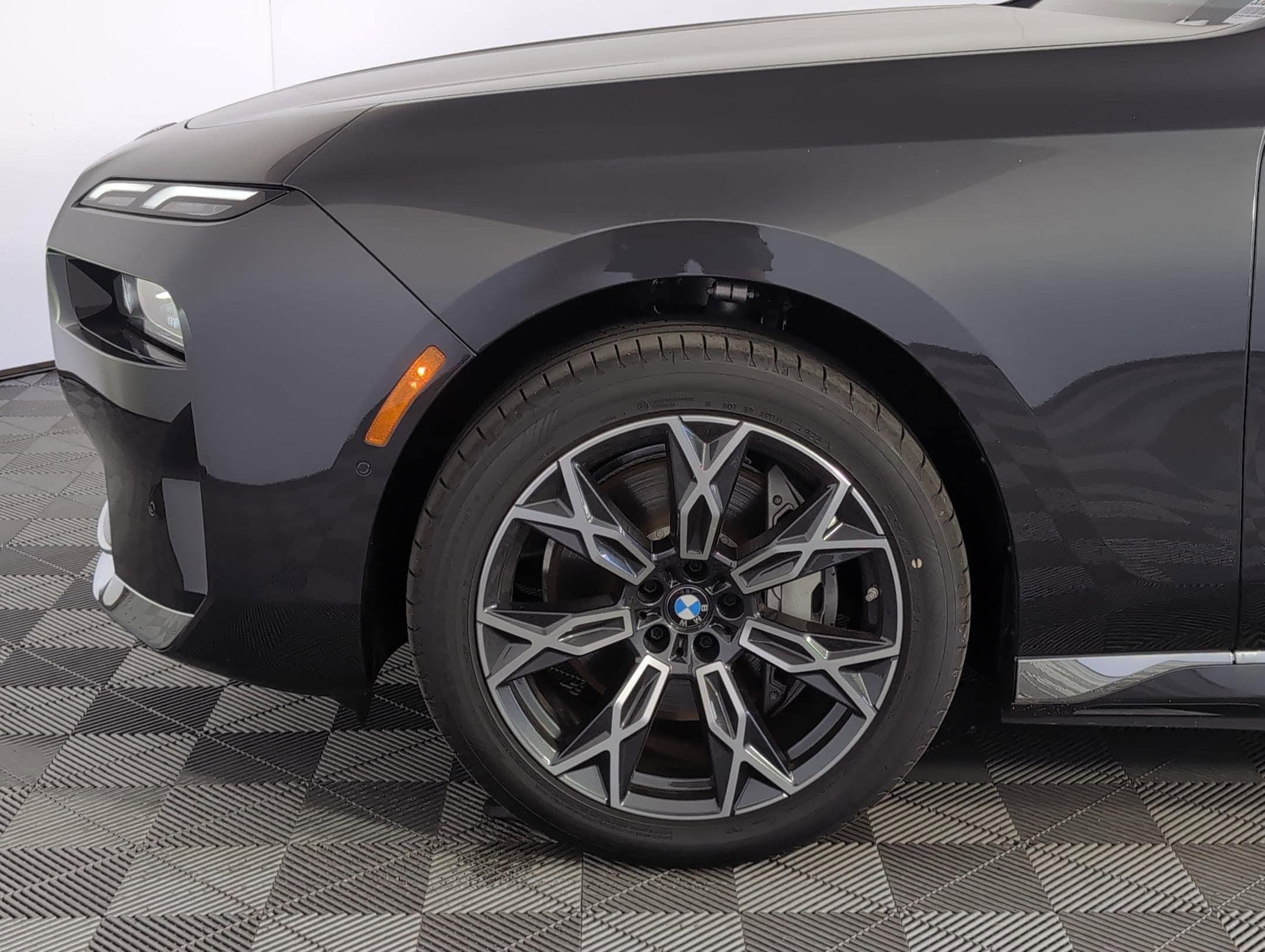 2025 BMW i7 50 - Photo 9