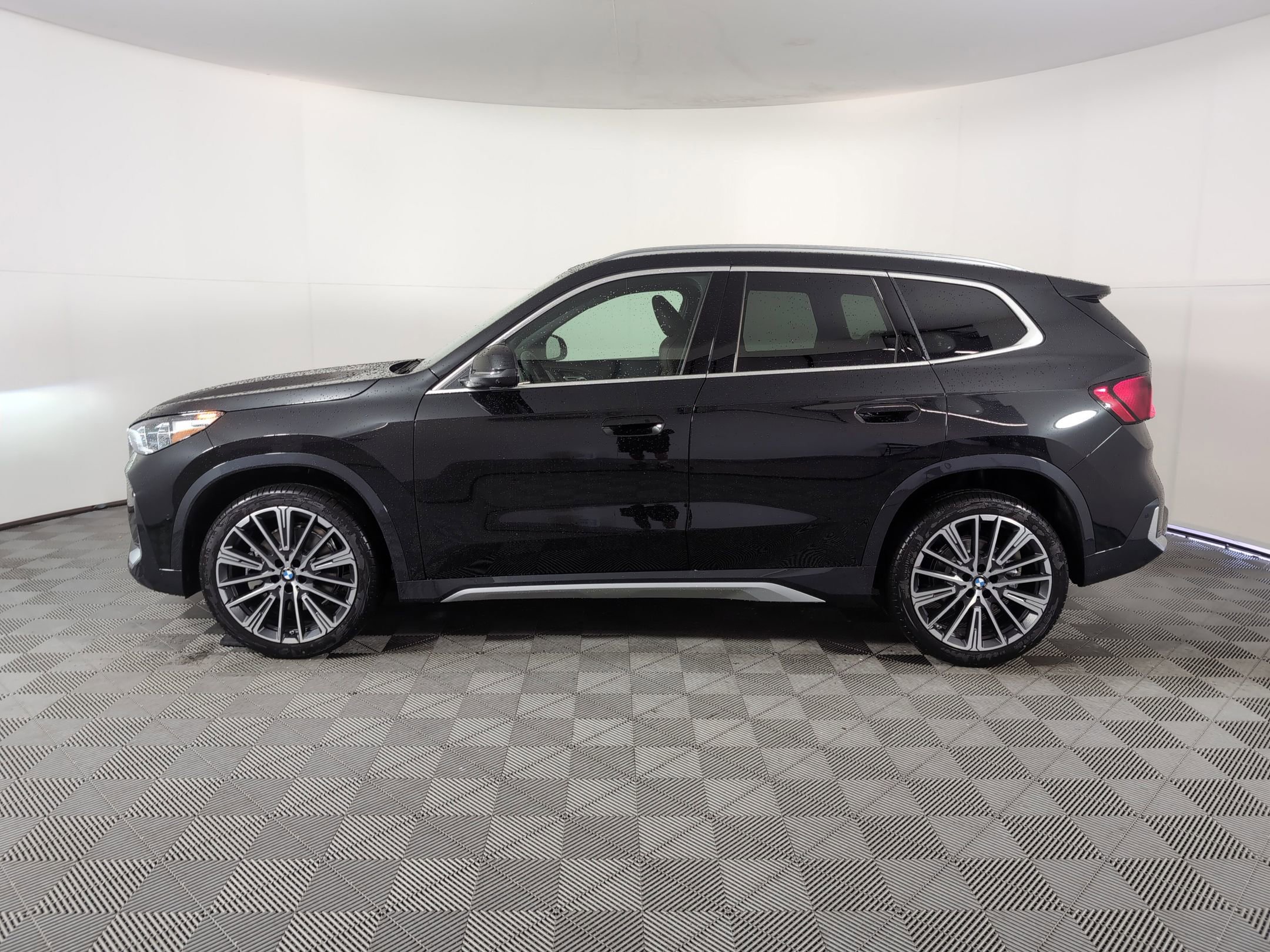 2025 Bmw X1 XDrive28i photo 2