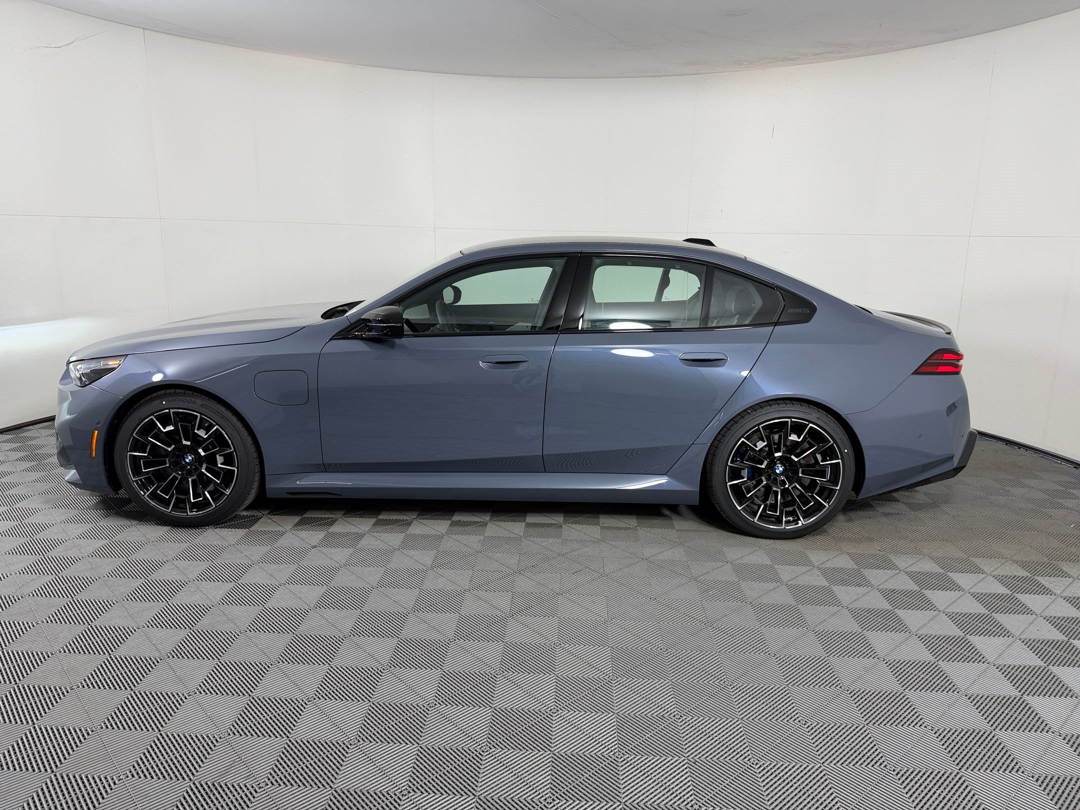 New 2027 BMW M5 Sedan