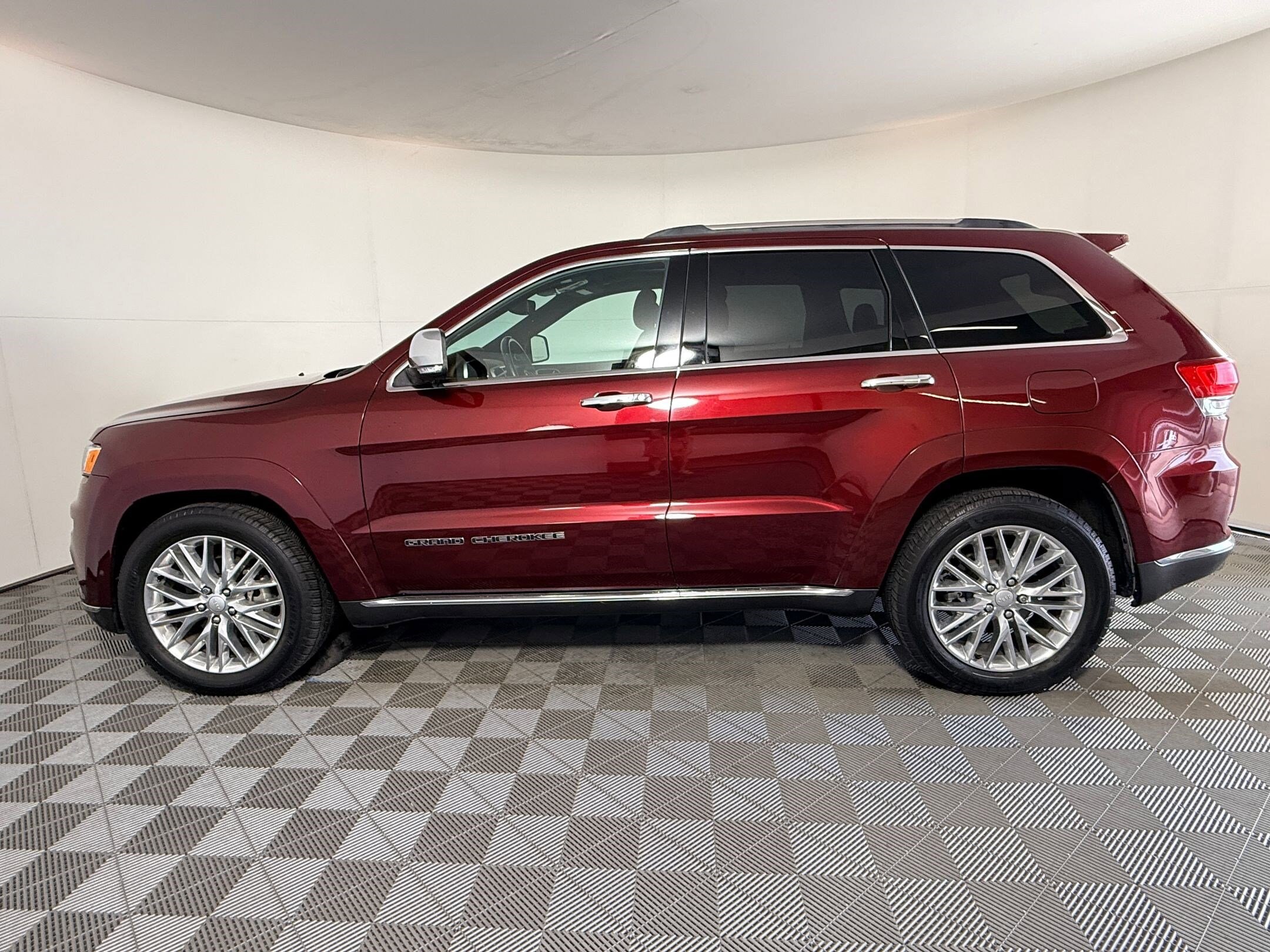 2018 Jeep Grand Cherokee Summit photo 2