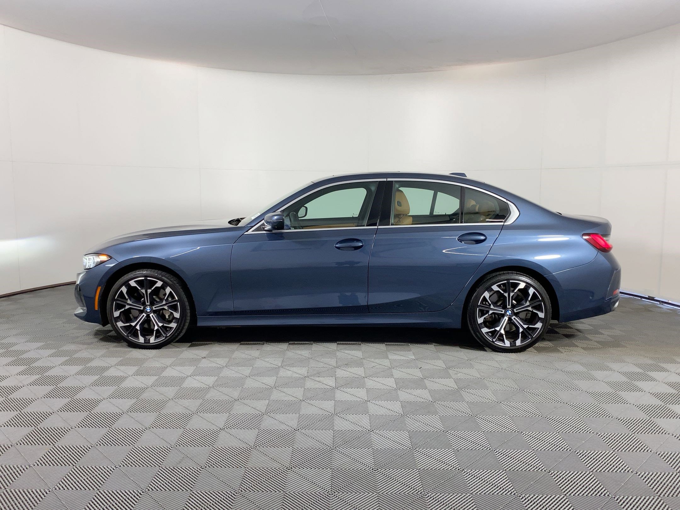 2025 Bmw 330i 3-Series photo 2