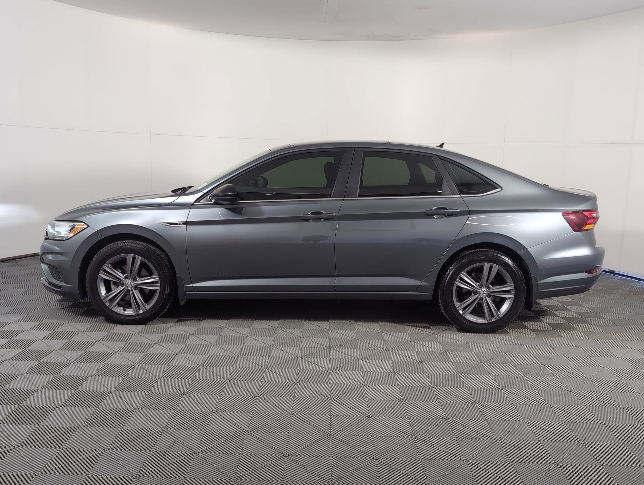 2019 Volkswagen Jetta 1.4T R-Line photo 2