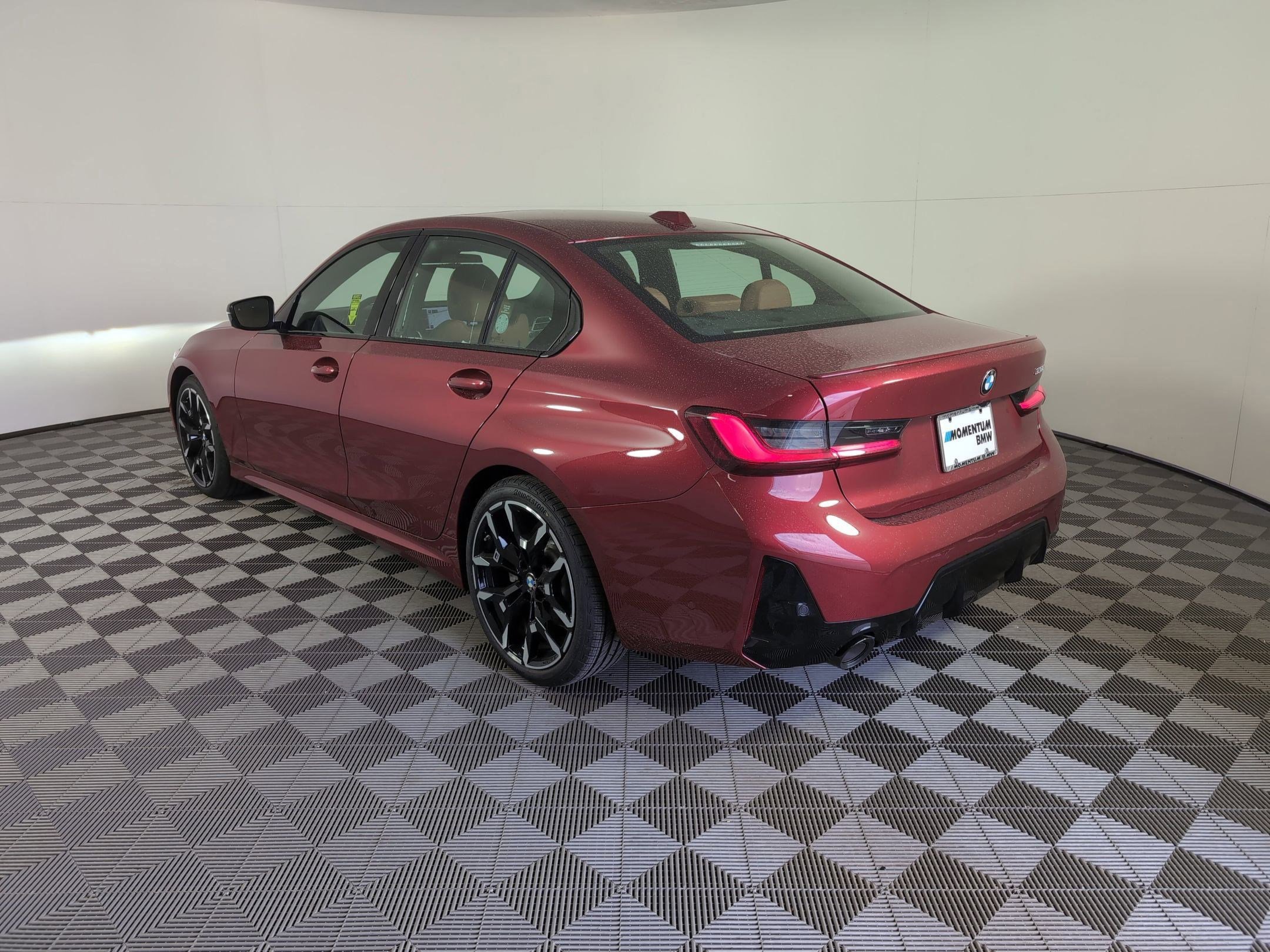 2025 Bmw 330i Sedan photo 3