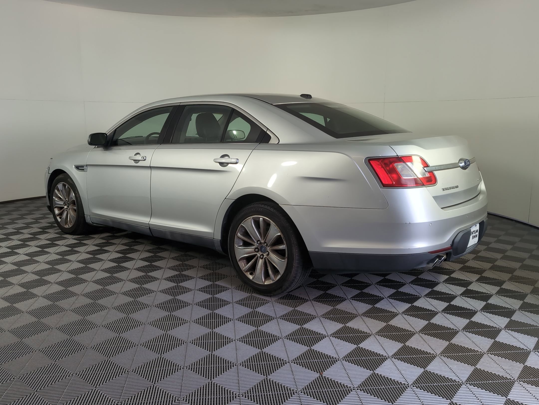 2010 Ford Taurus Limited photo 3