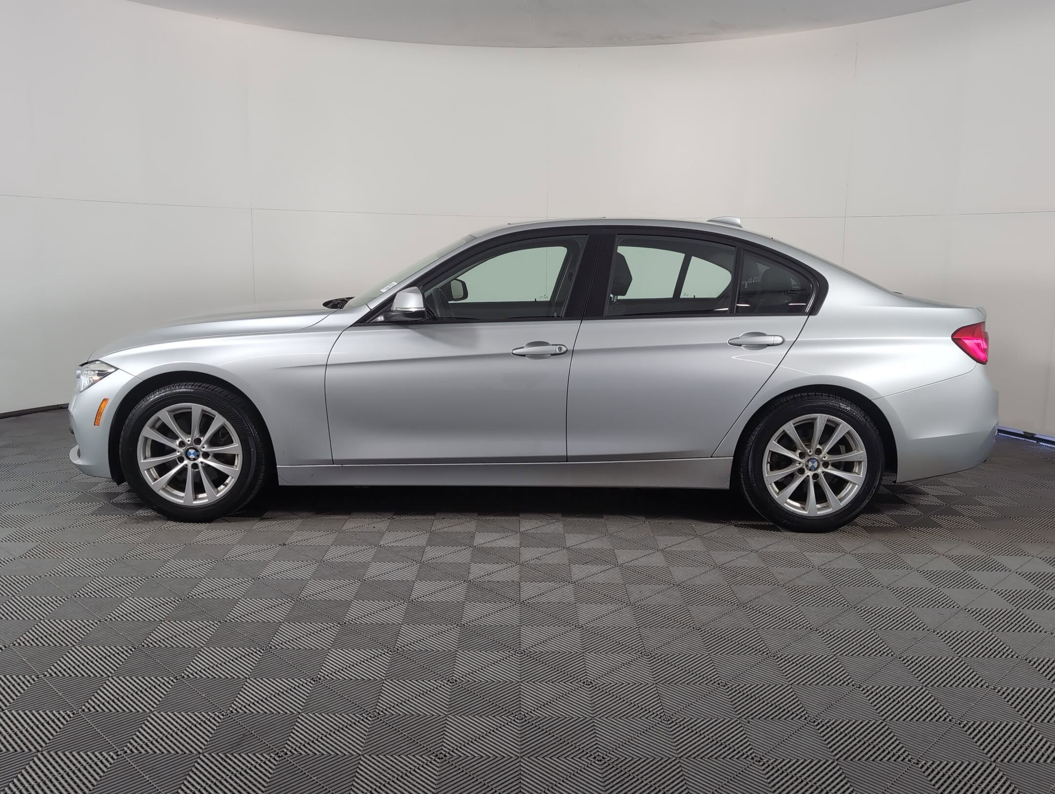 2018 Bmw 320i Sedan photo 2