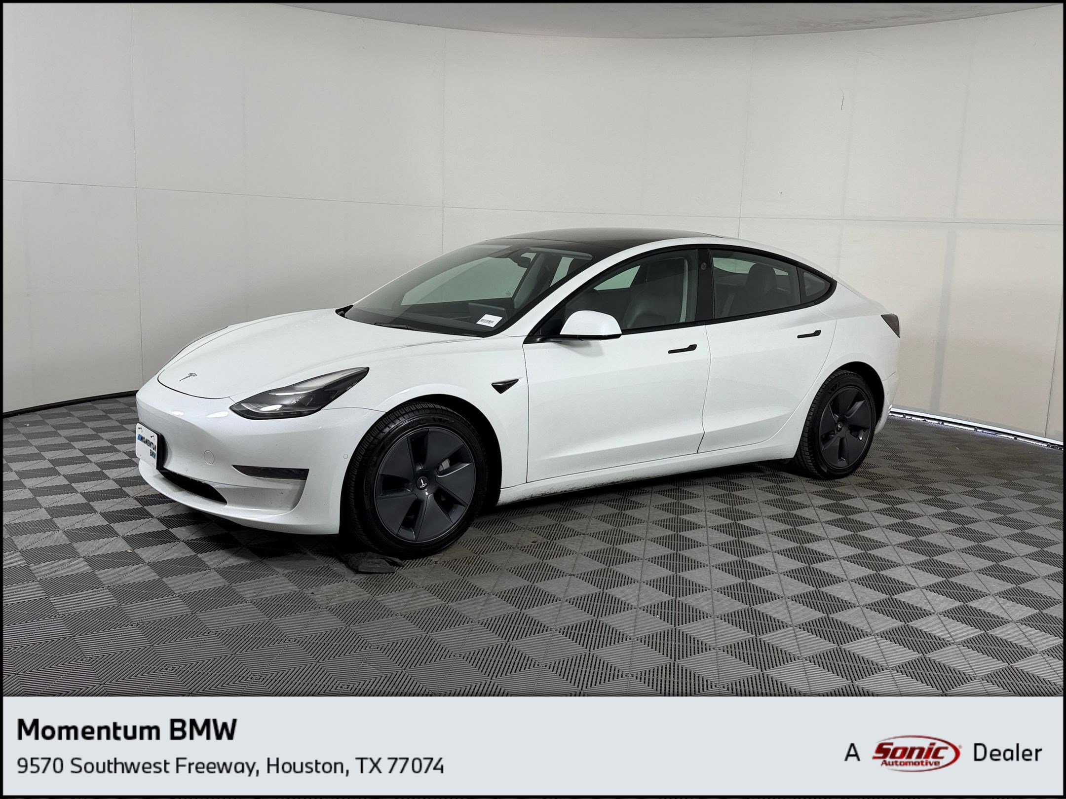 2022 Tesla Model 3 Standard Range Plus's photo