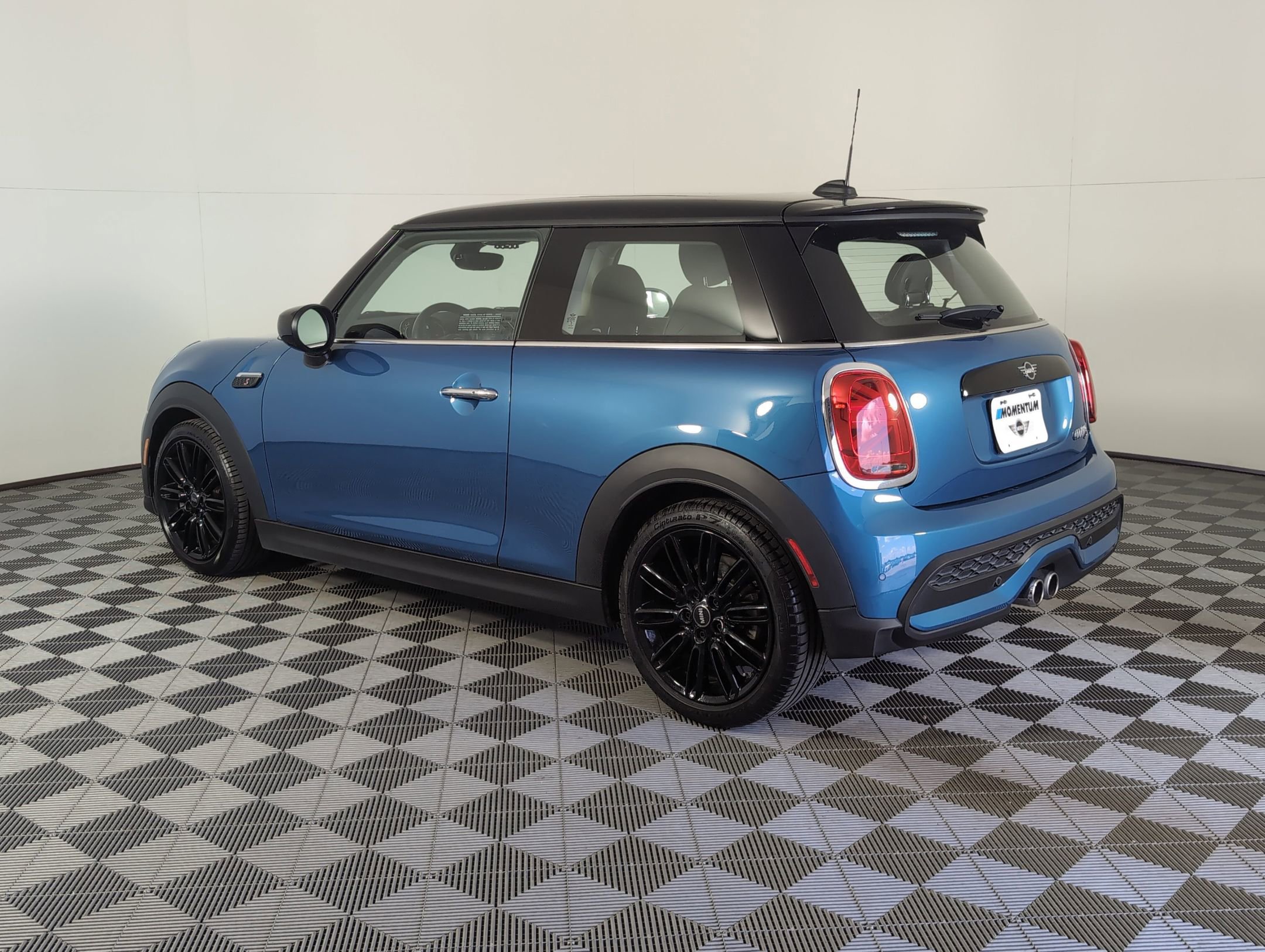 2022 Mini Cooper 2 Door Hardtop S photo 2