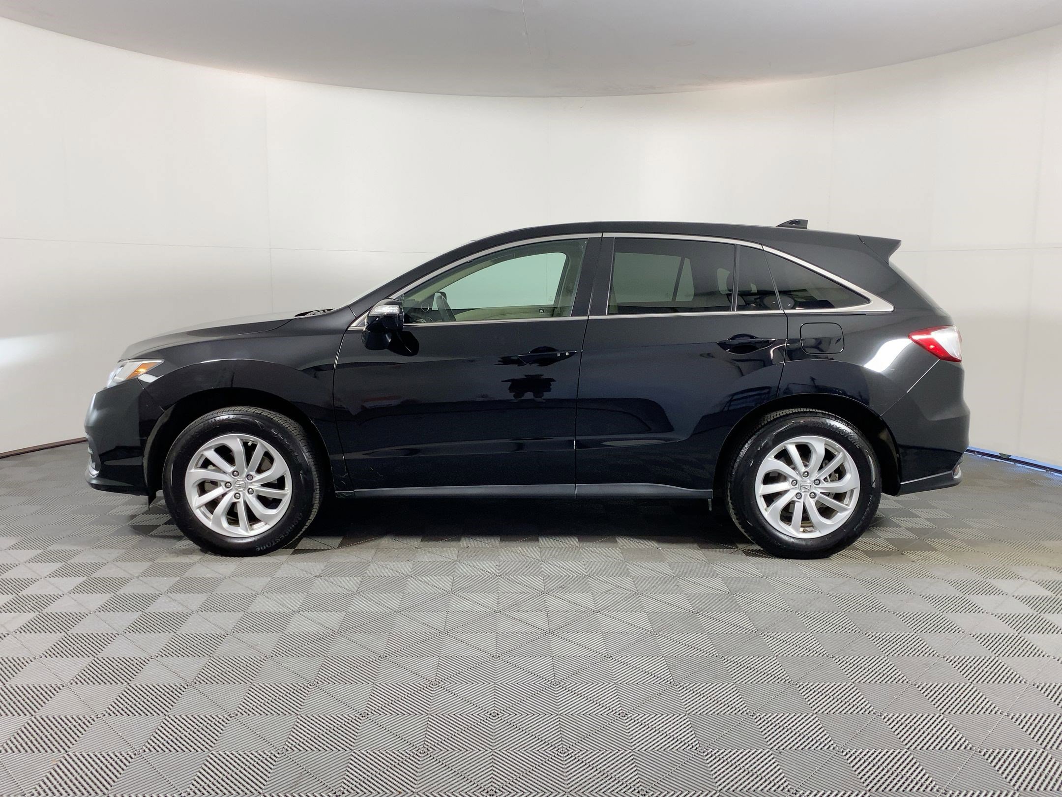 2016 Acura RDX Base Technology photo 2