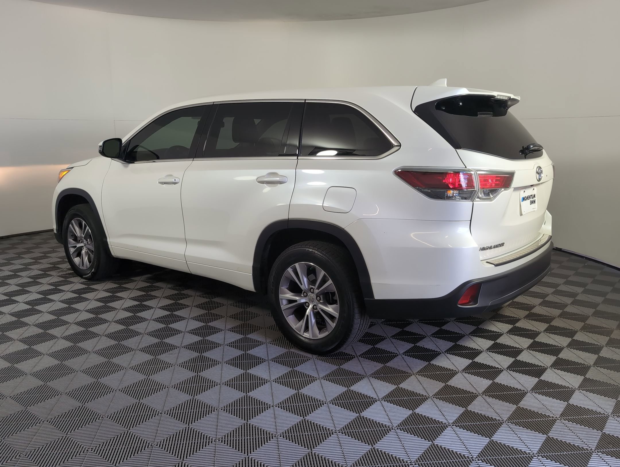 2015 Toyota Highlander LE photo 3