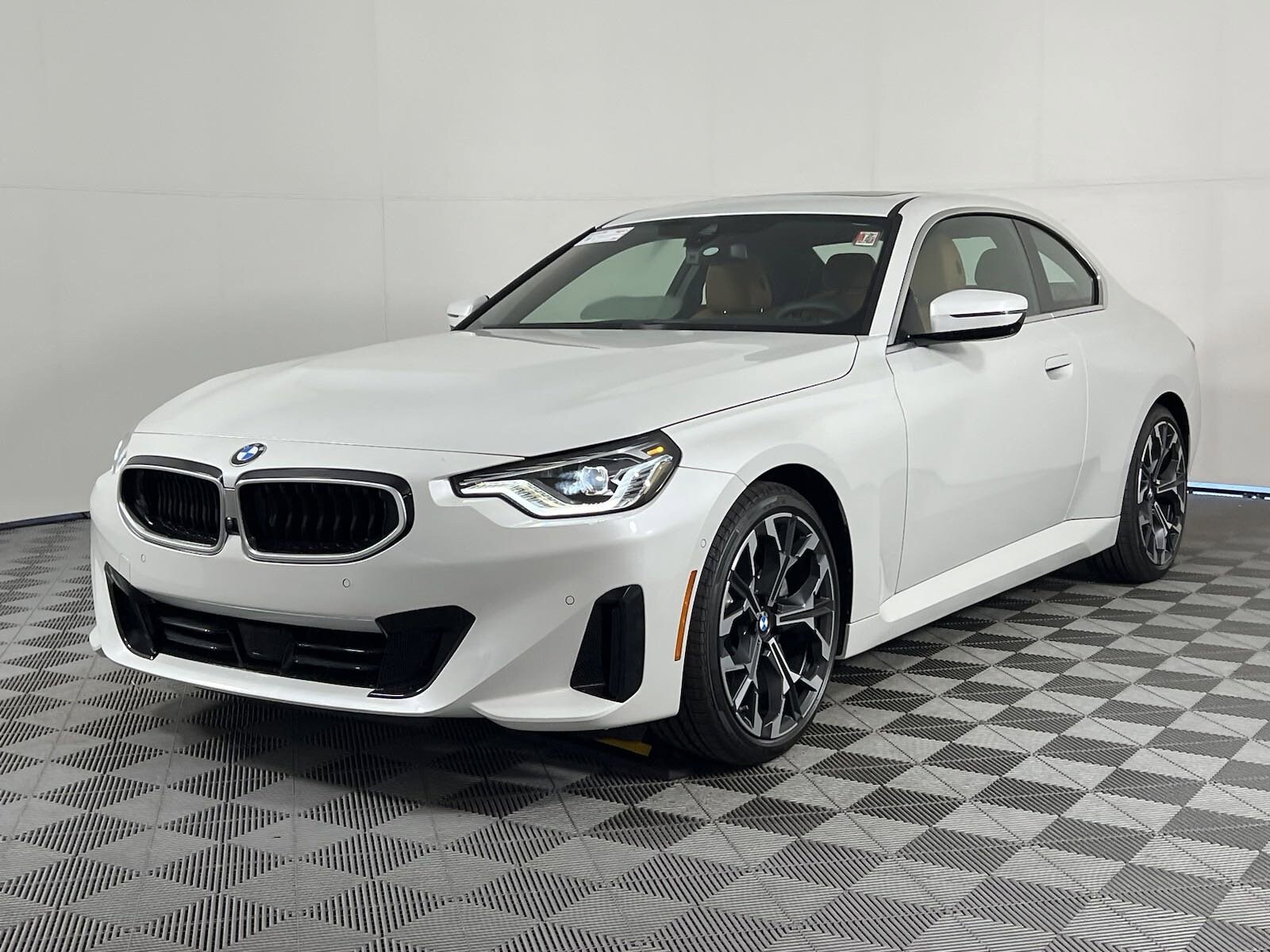 2025 Bmw 230i Coupe photo 3