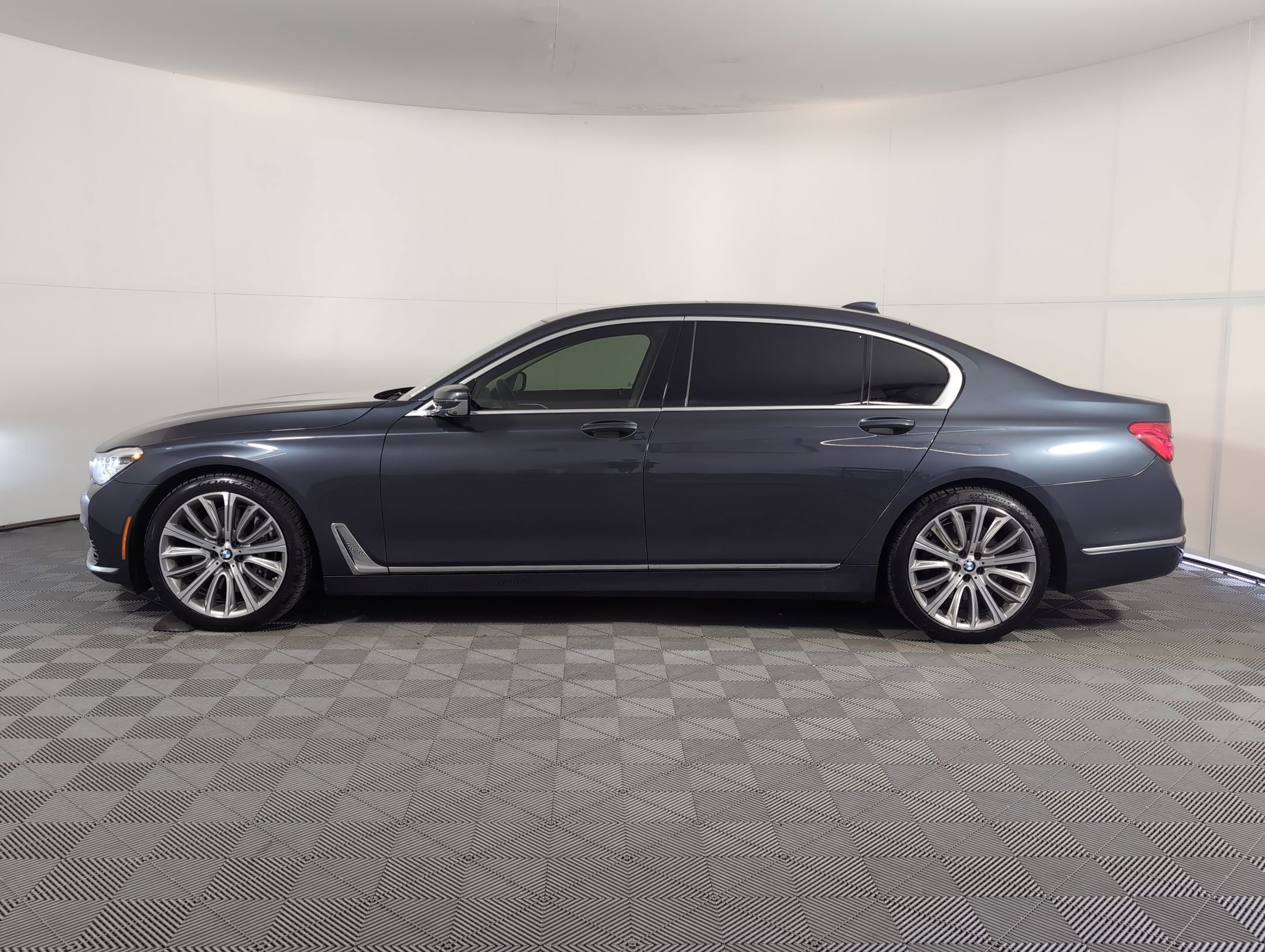 2016 Bmw 750i xDrive Sedan photo 2