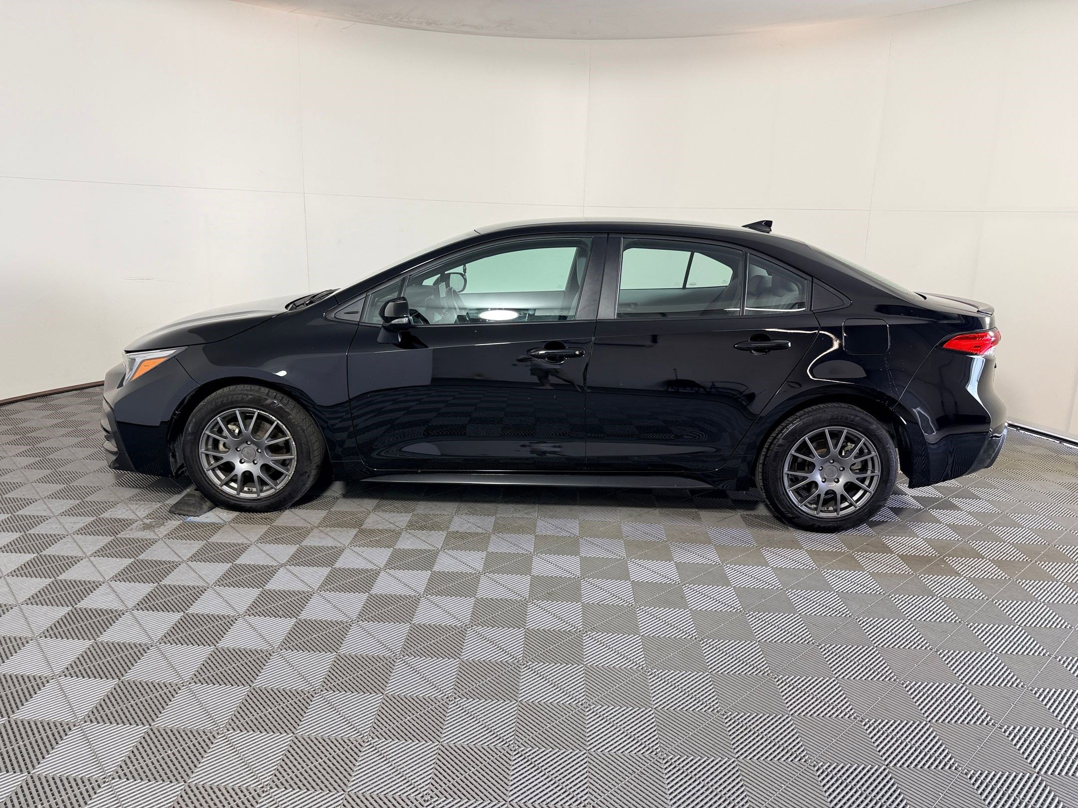 2024 Toyota Corolla SE photo 2