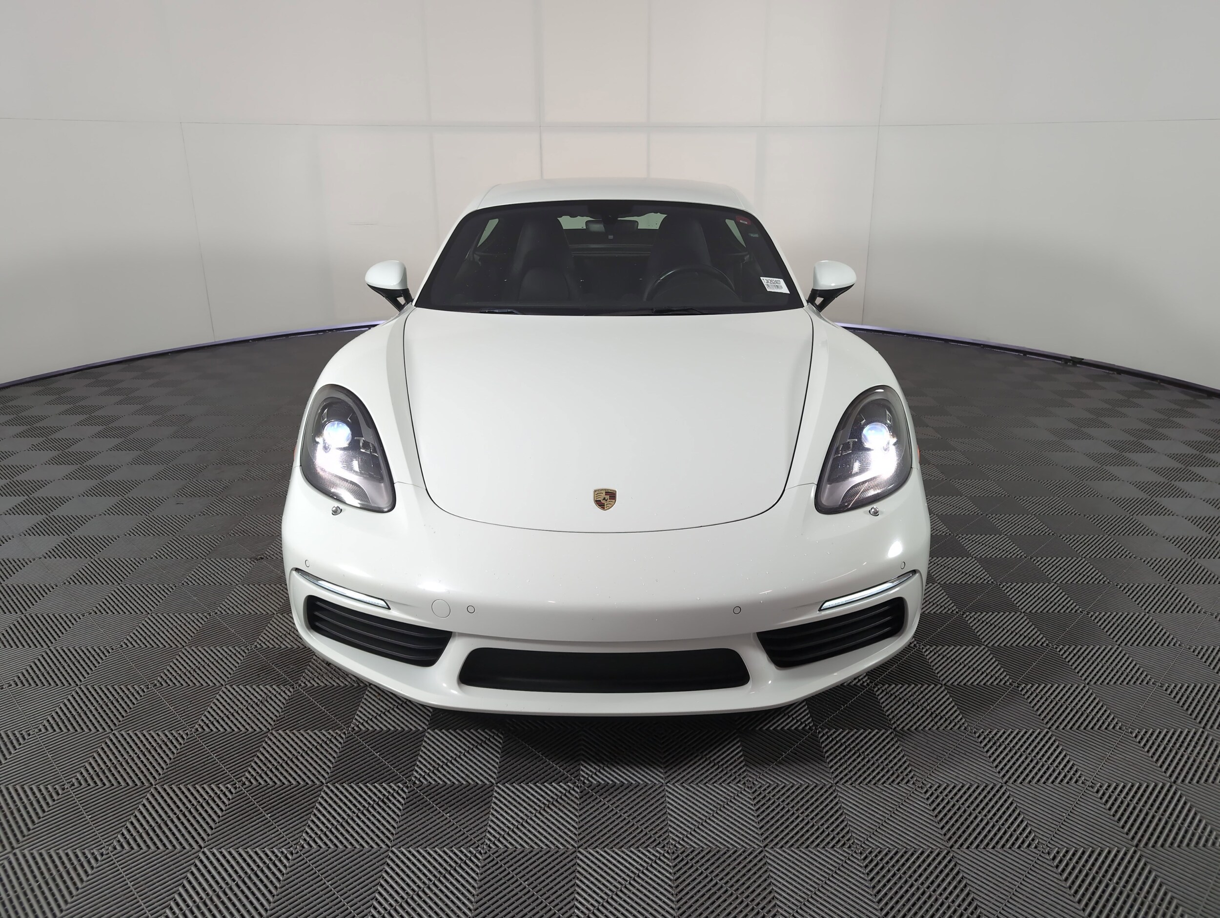 2018 Porsche Cayman photo 2