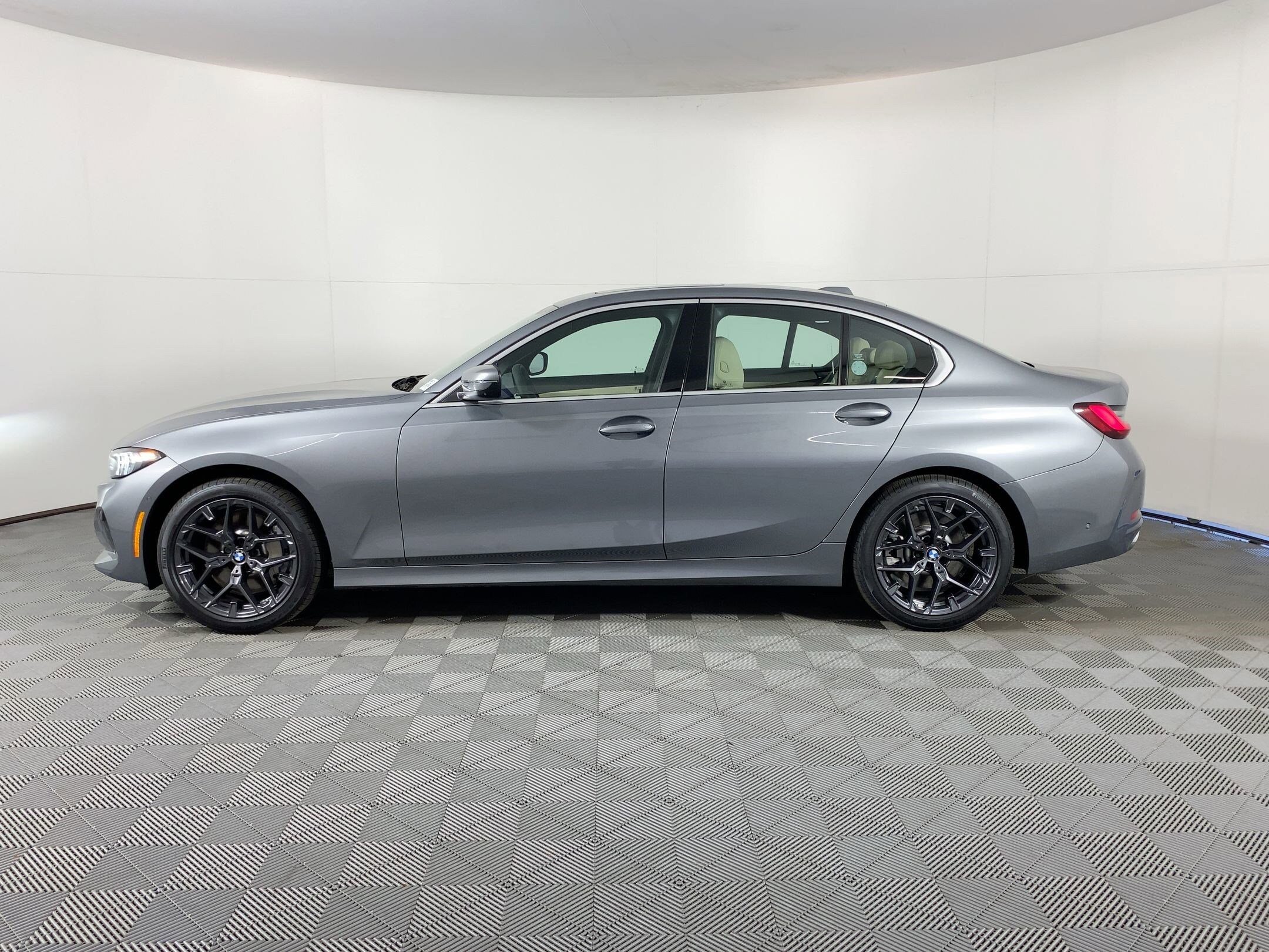 2026 Bmw 330i Sedan photo 2