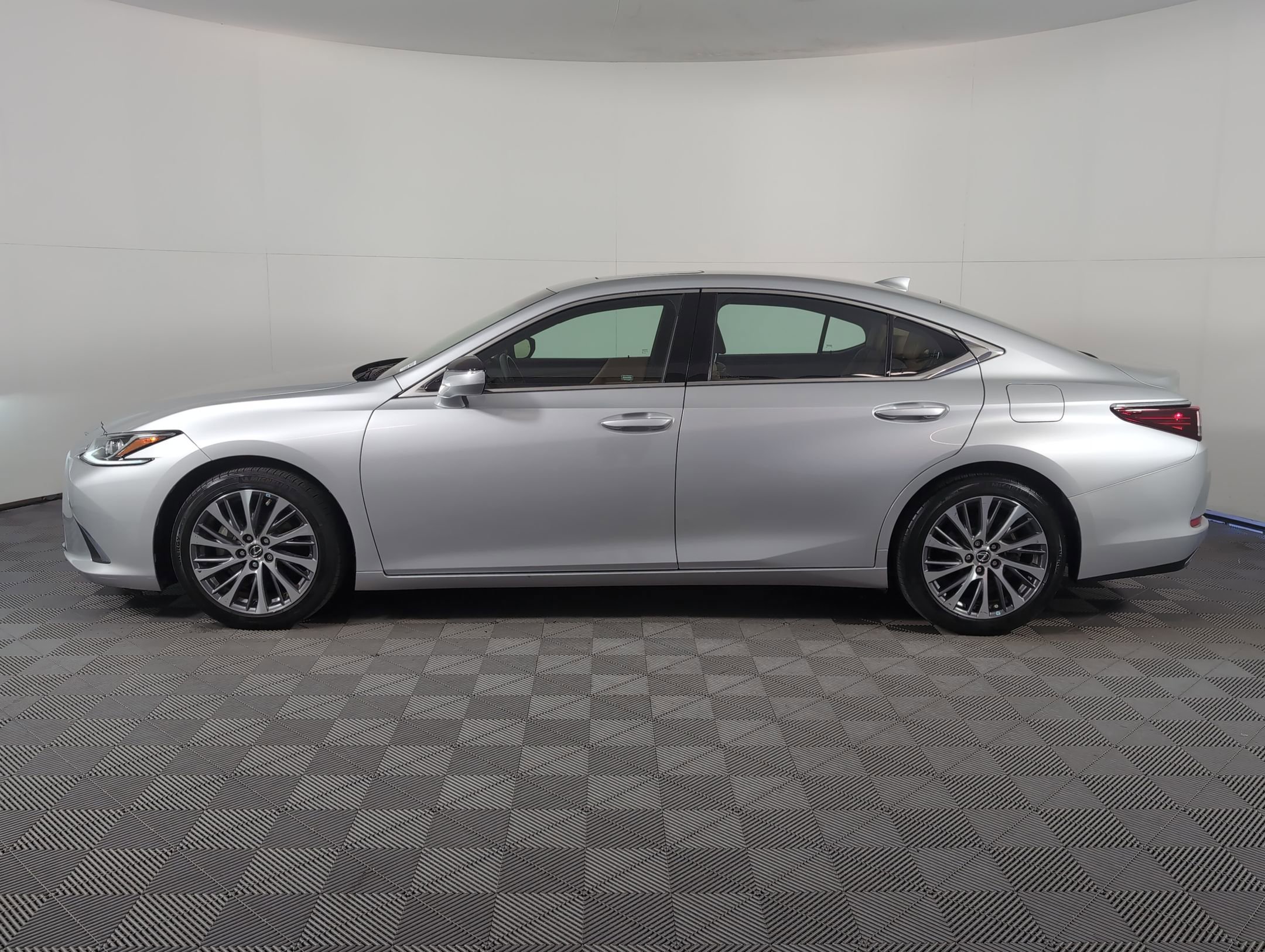 2019 Lexus ES 350 Premium photo 2