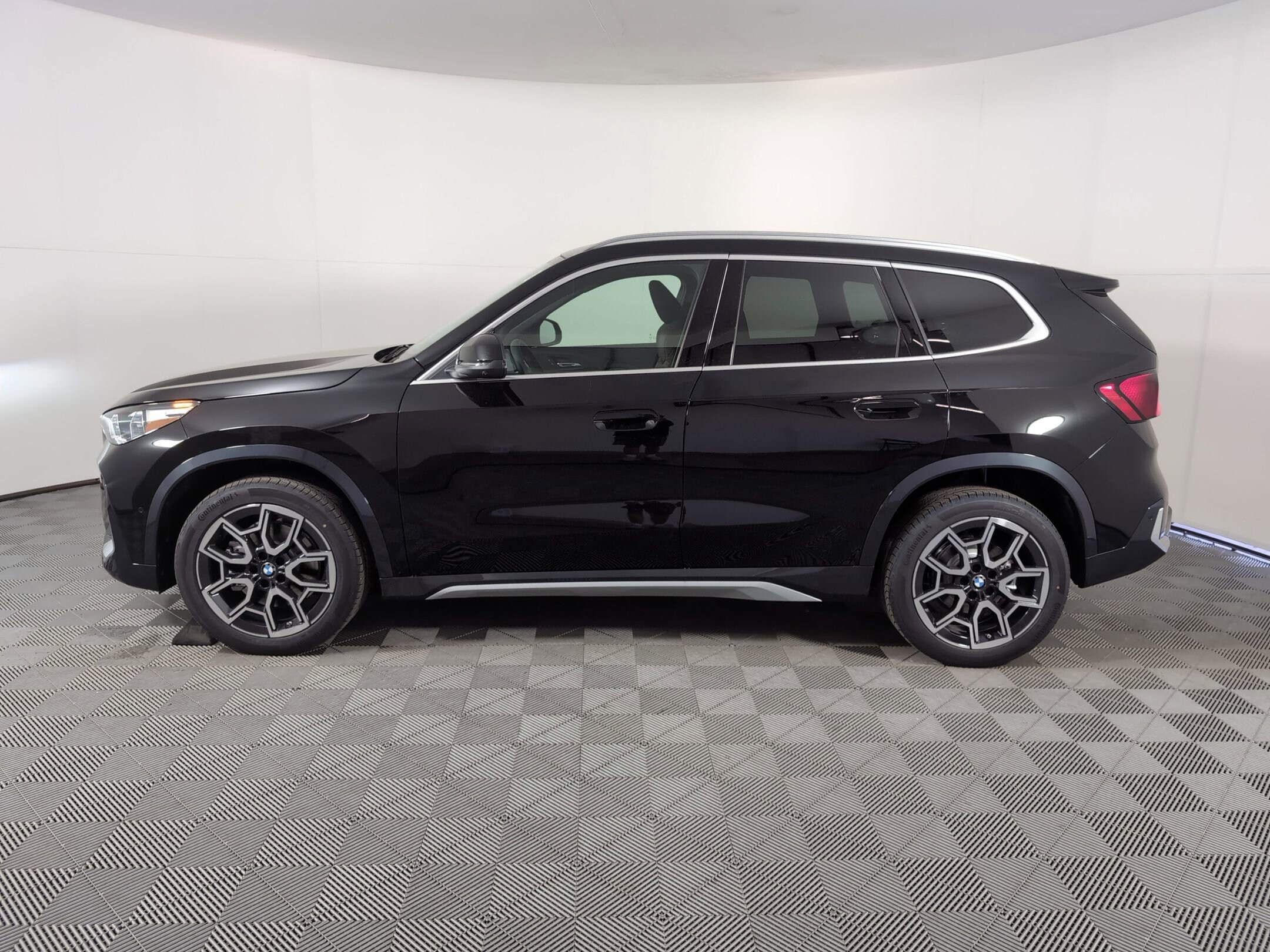 2025 Bmw X1 XDrive28i photo 2