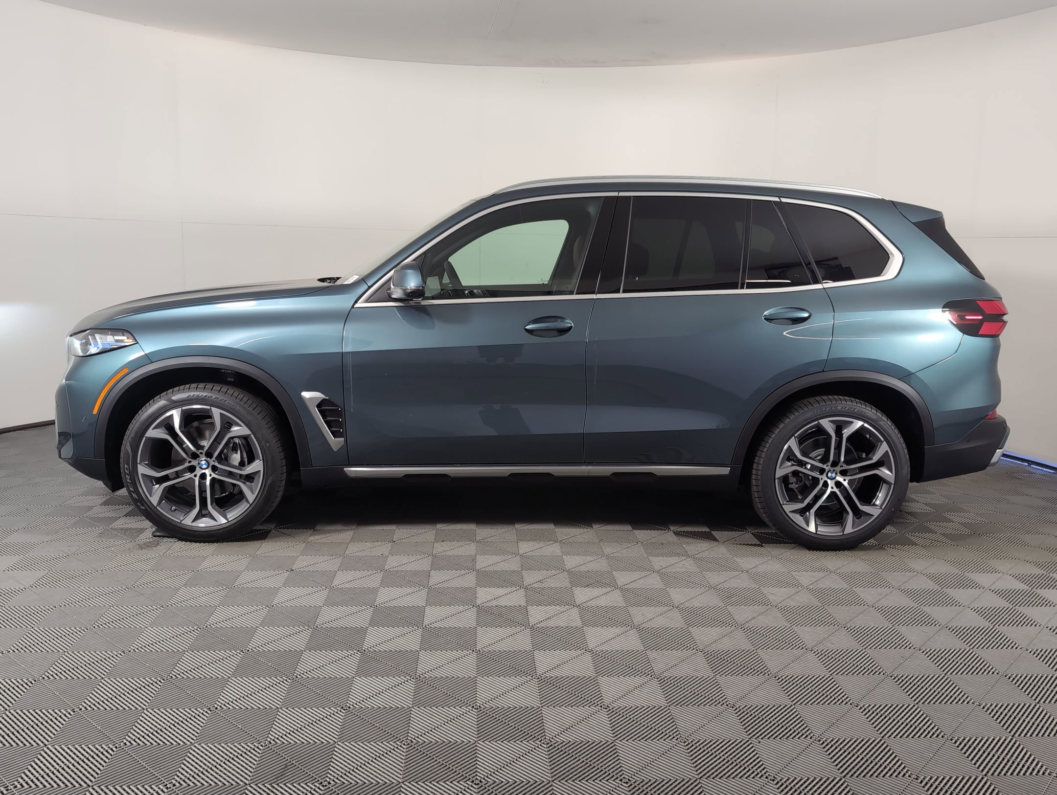 2026 Bmw X5 sDrive40i photo 2
