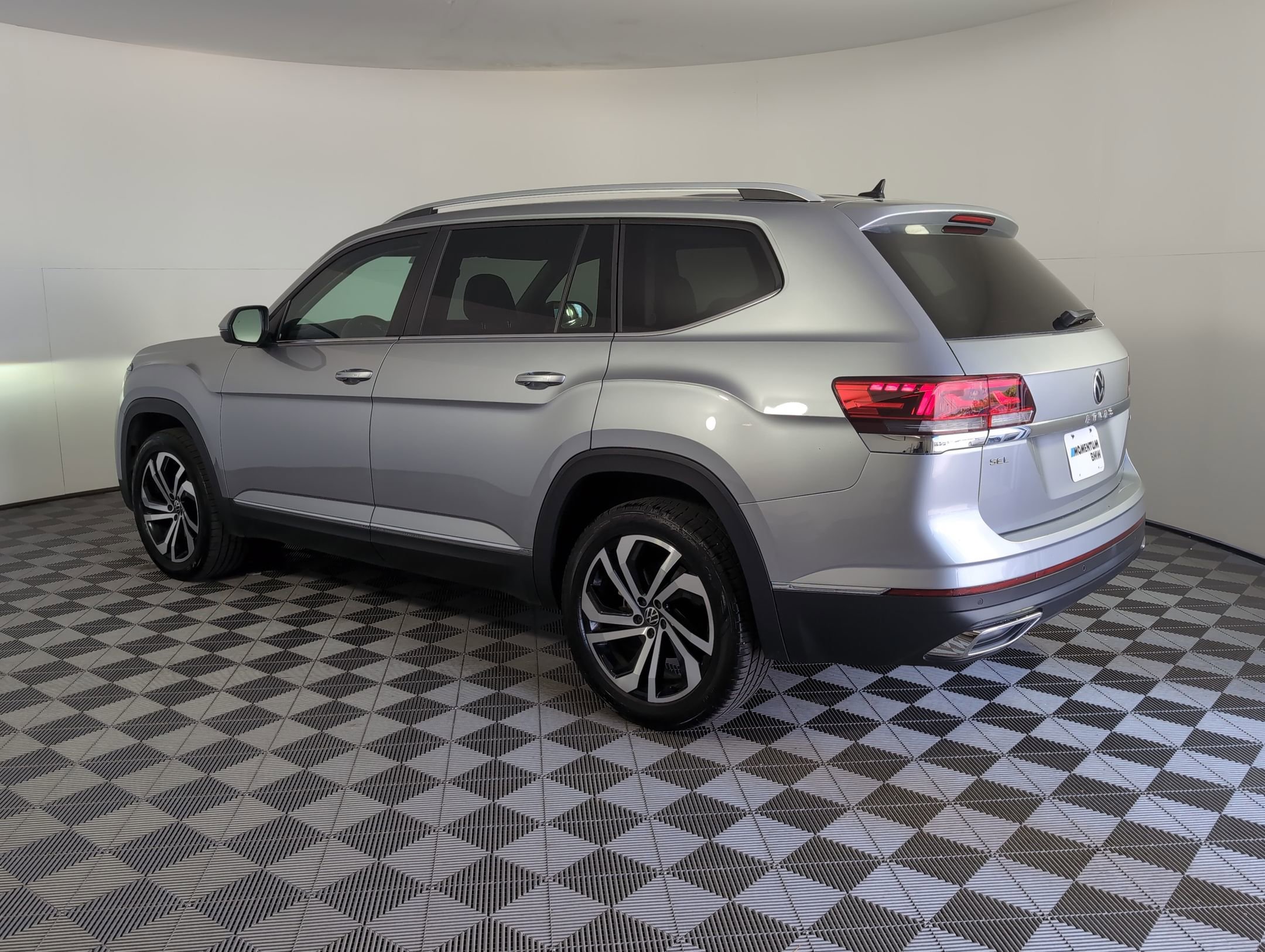 2023 Volkswagen Atlas SEL photo 3