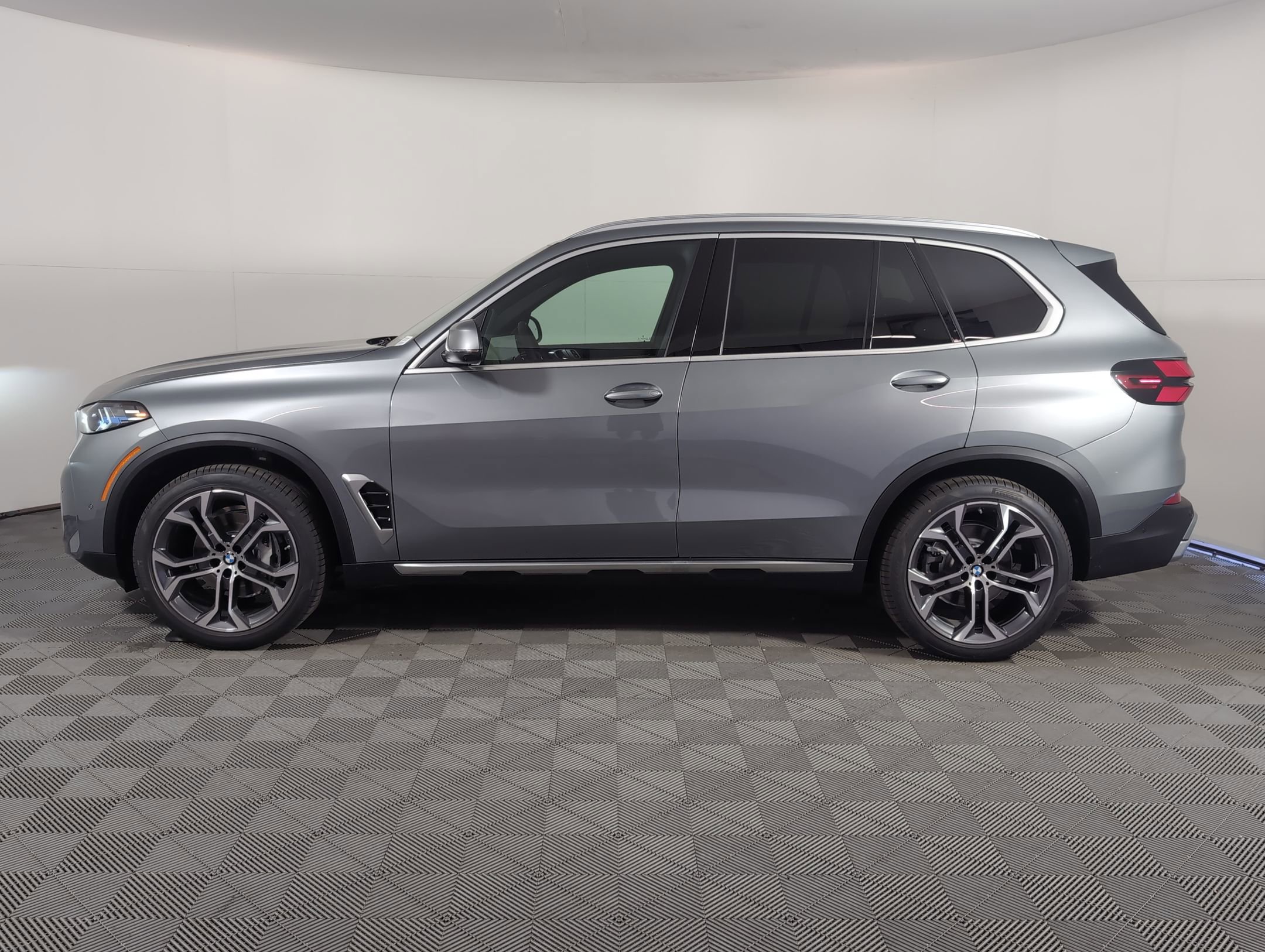 2026 Bmw X5 sDrive40i photo 2