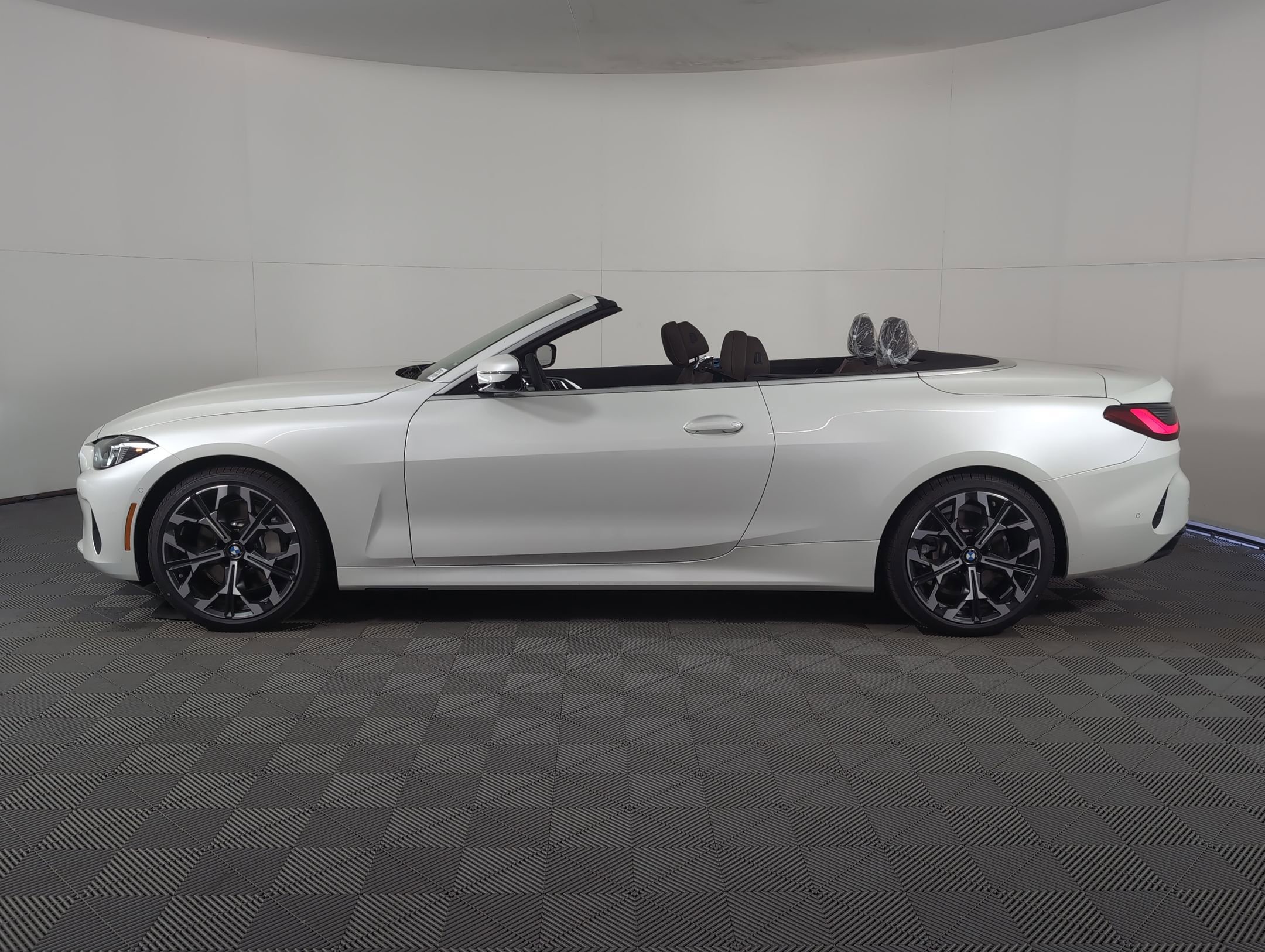 2026 Bmw 430i Convertible photo 2