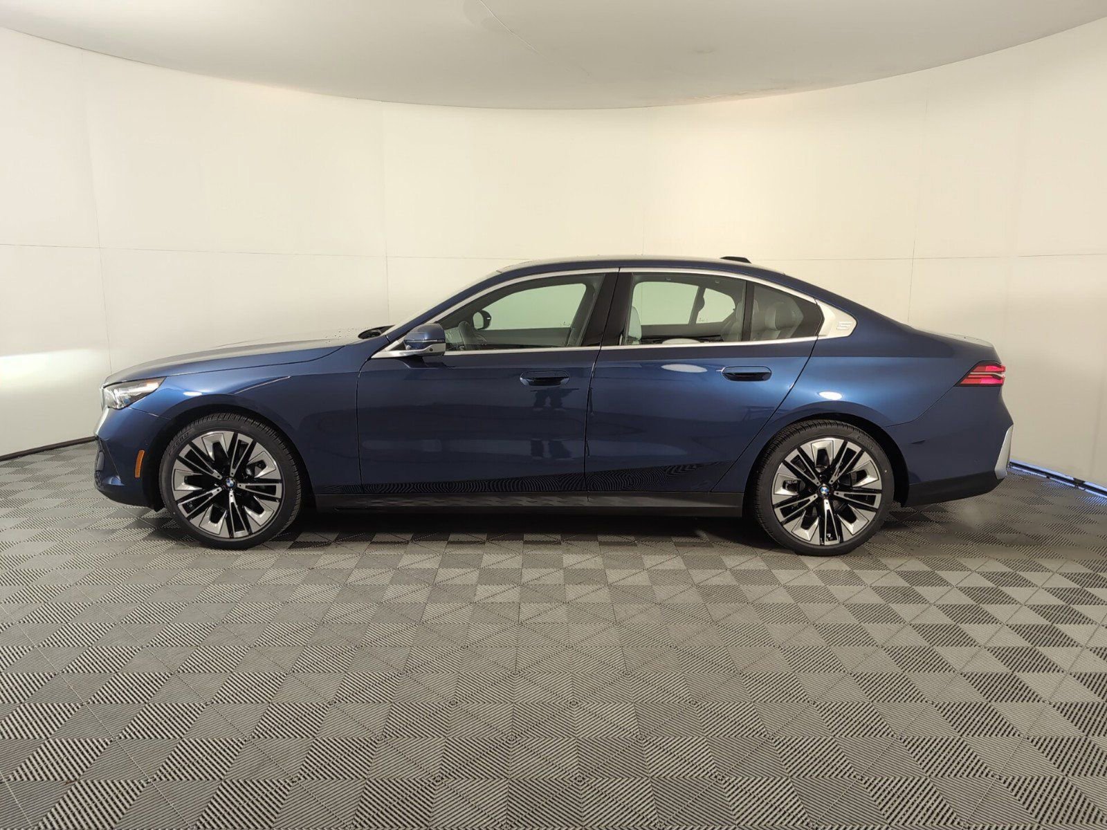 2025 Bmw 530i photo 2