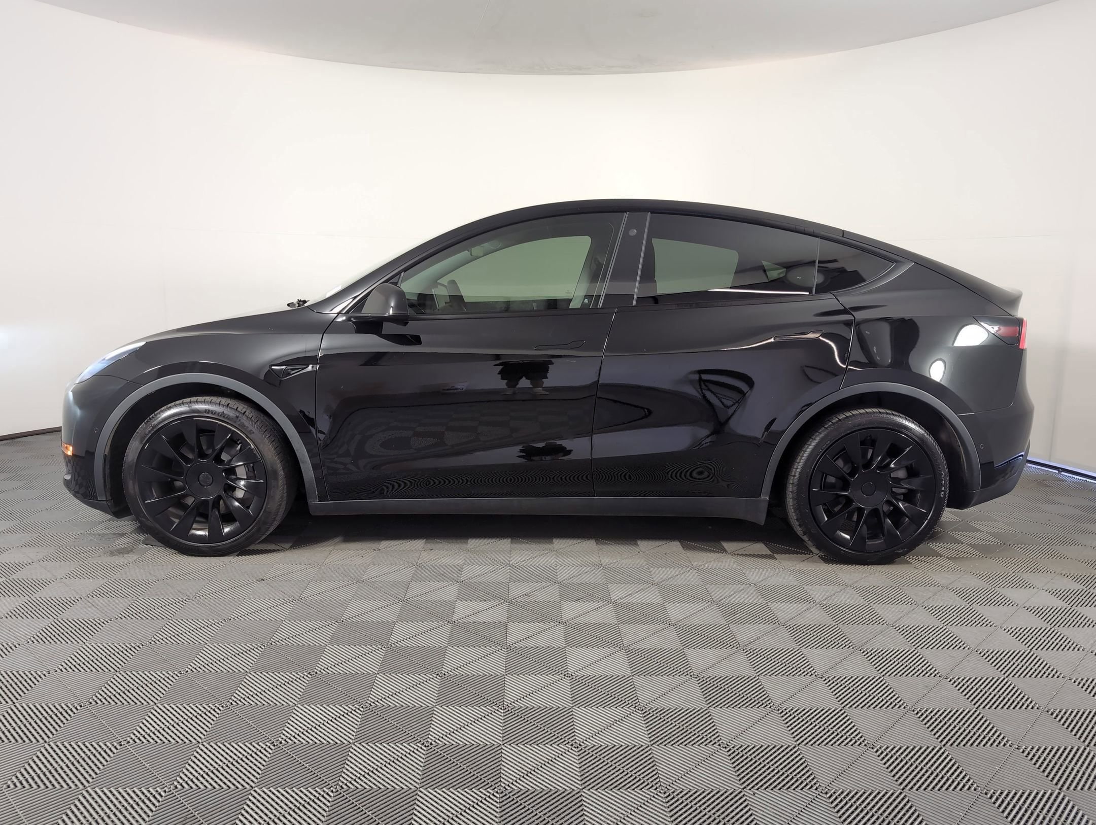 Used 2021 Tesla Model Y Long Range with VIN 5YJYGDEE7MF198870 for sale in Houston, TX
