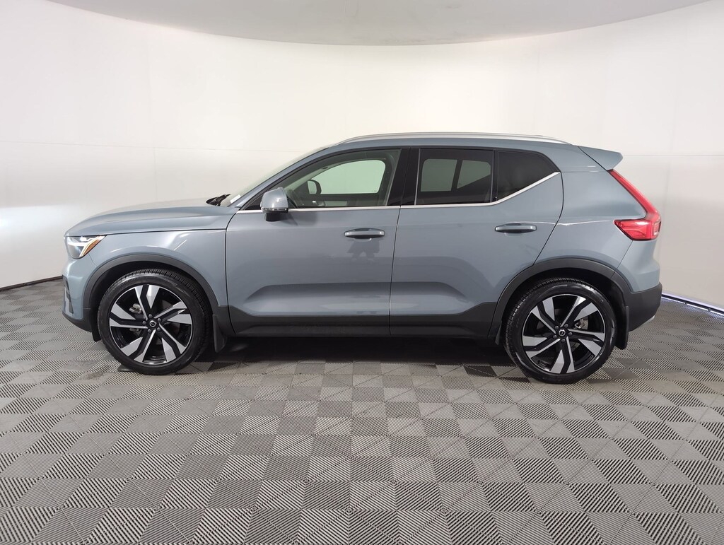 Used 2023 Volvo XC40 B5 AWD Plus Bright SUV