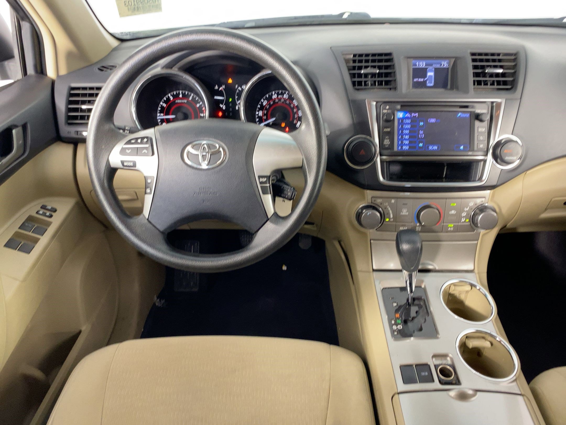 2013 Toyota Highlander Plus photo 4