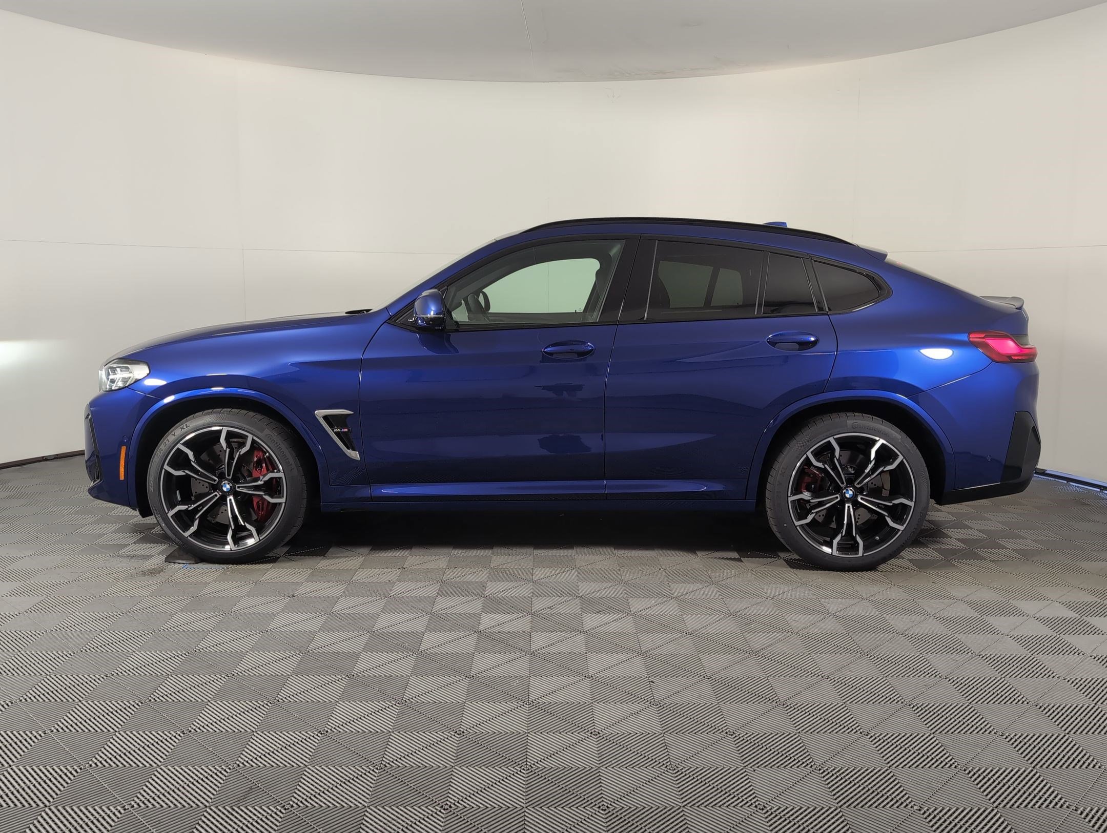 2025 Bmw X4 photo 2
