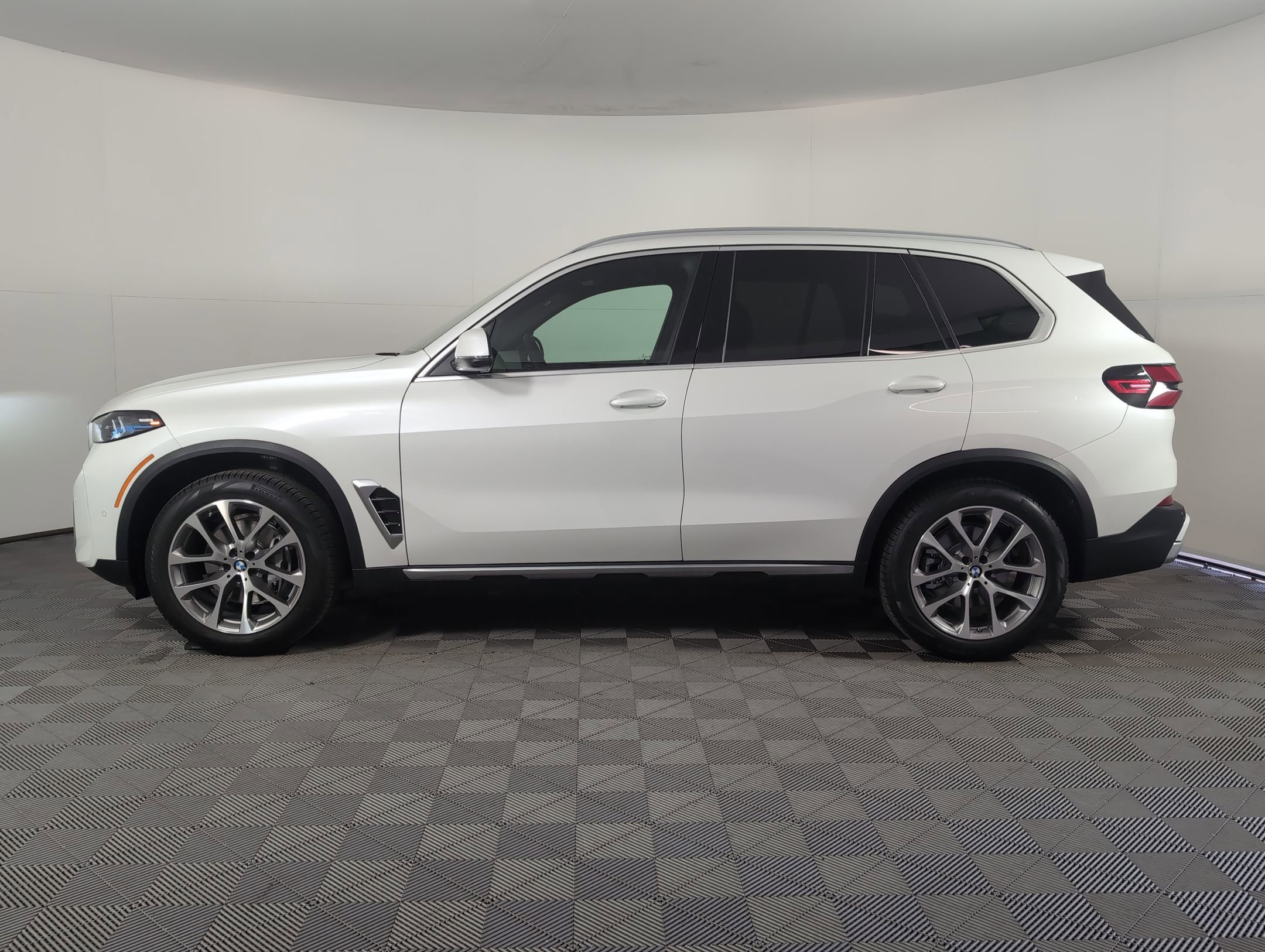 2026 Bmw X5 sDrive40i photo 2